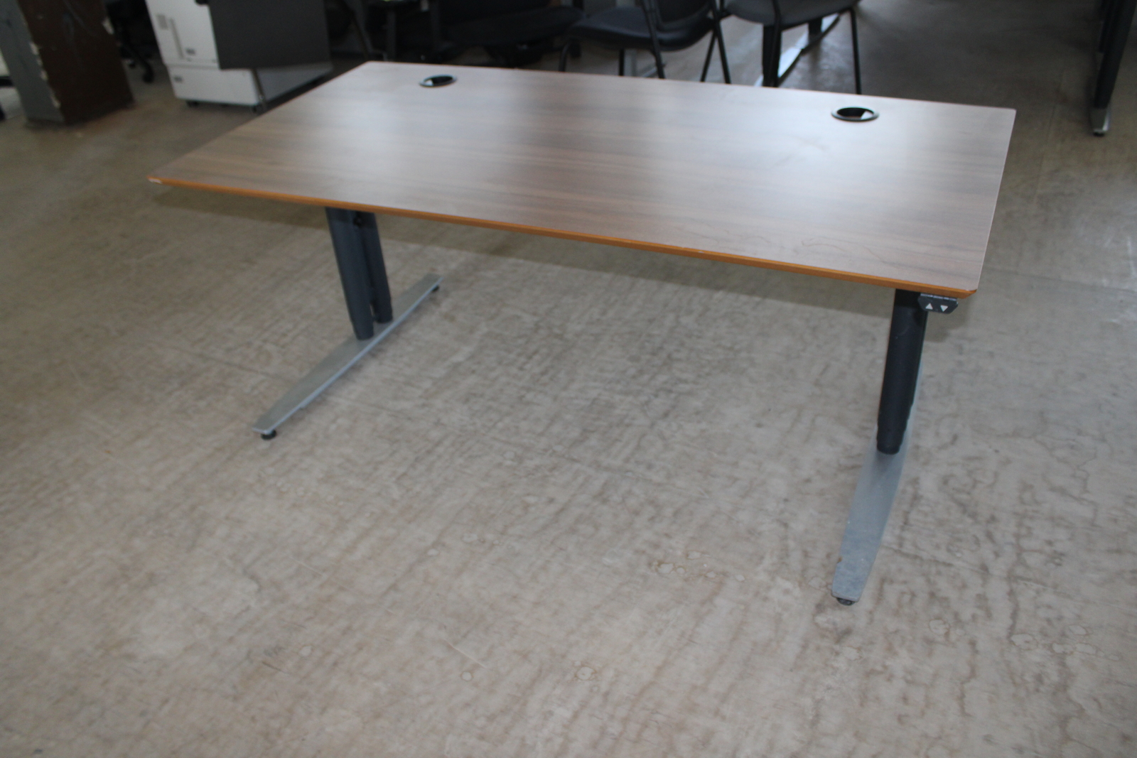 Electric height adjustable table