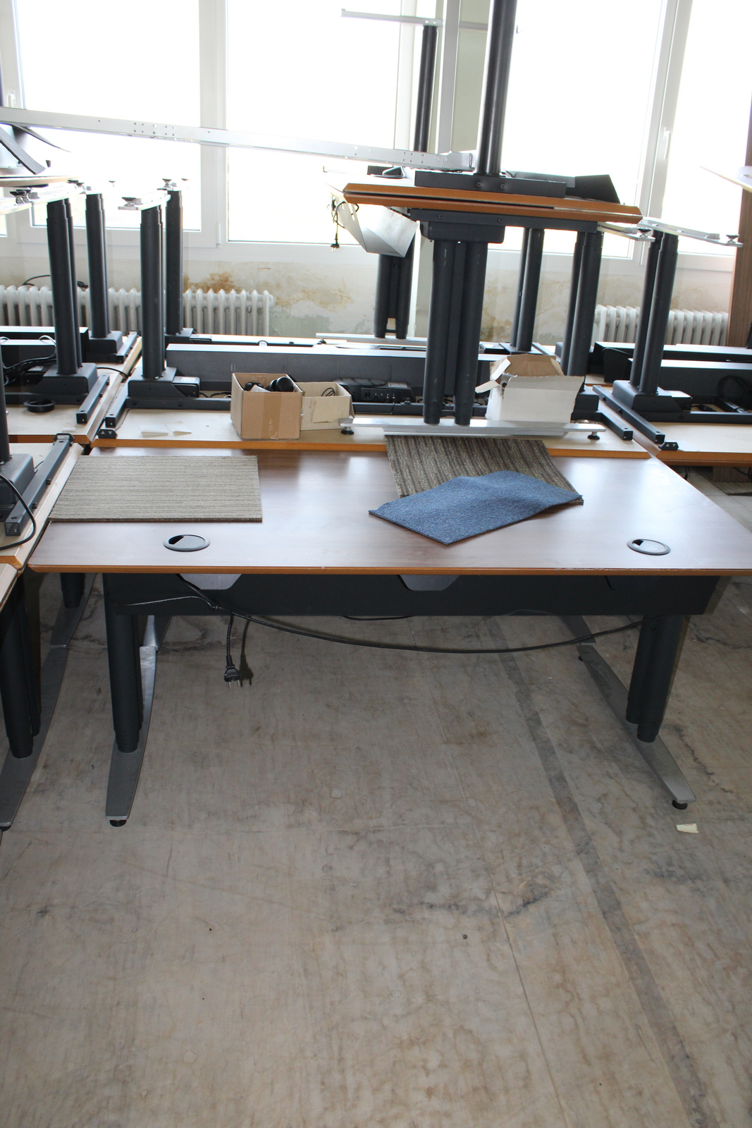 Electric height-adjustable table 11