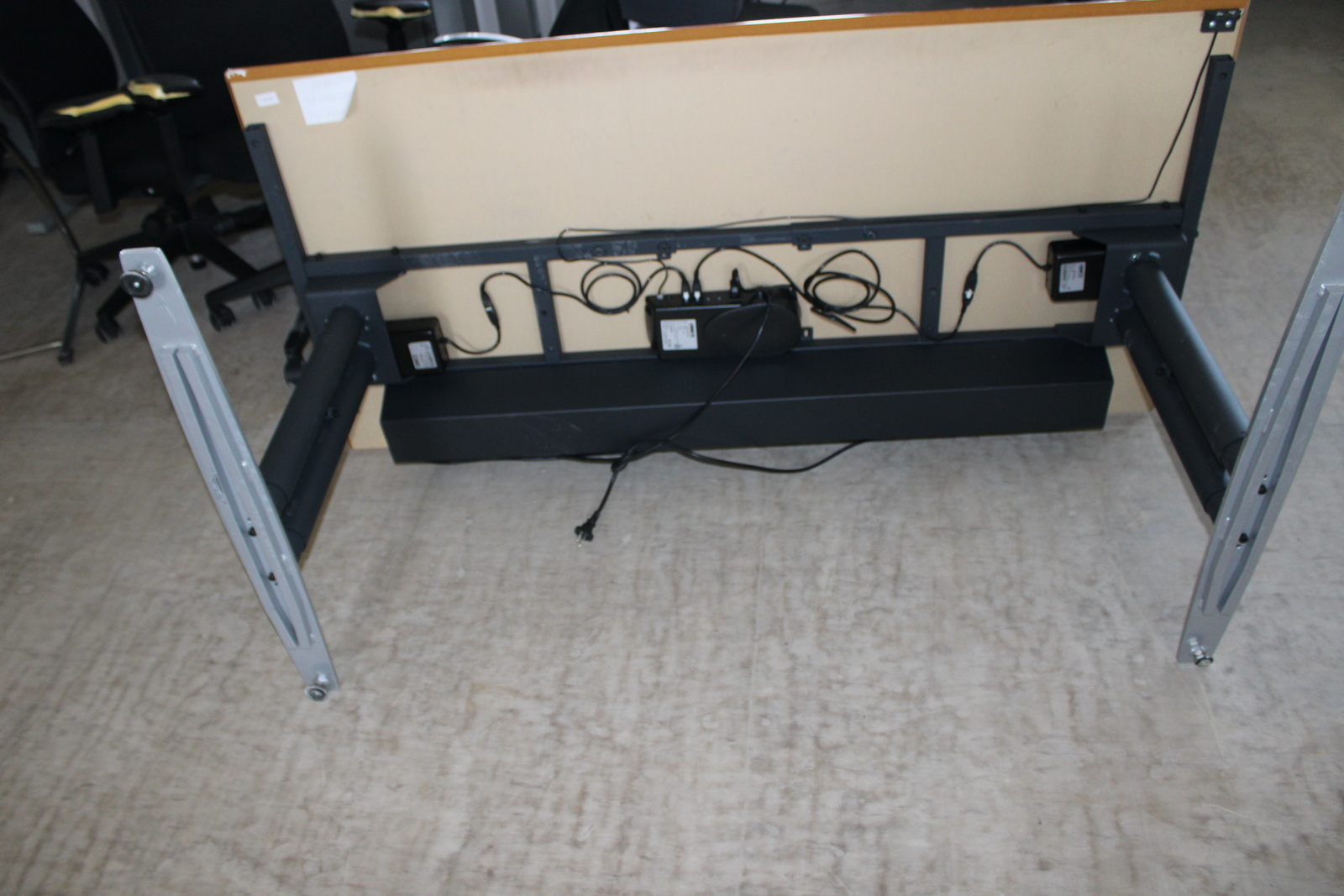 Electric height adjustable table 7