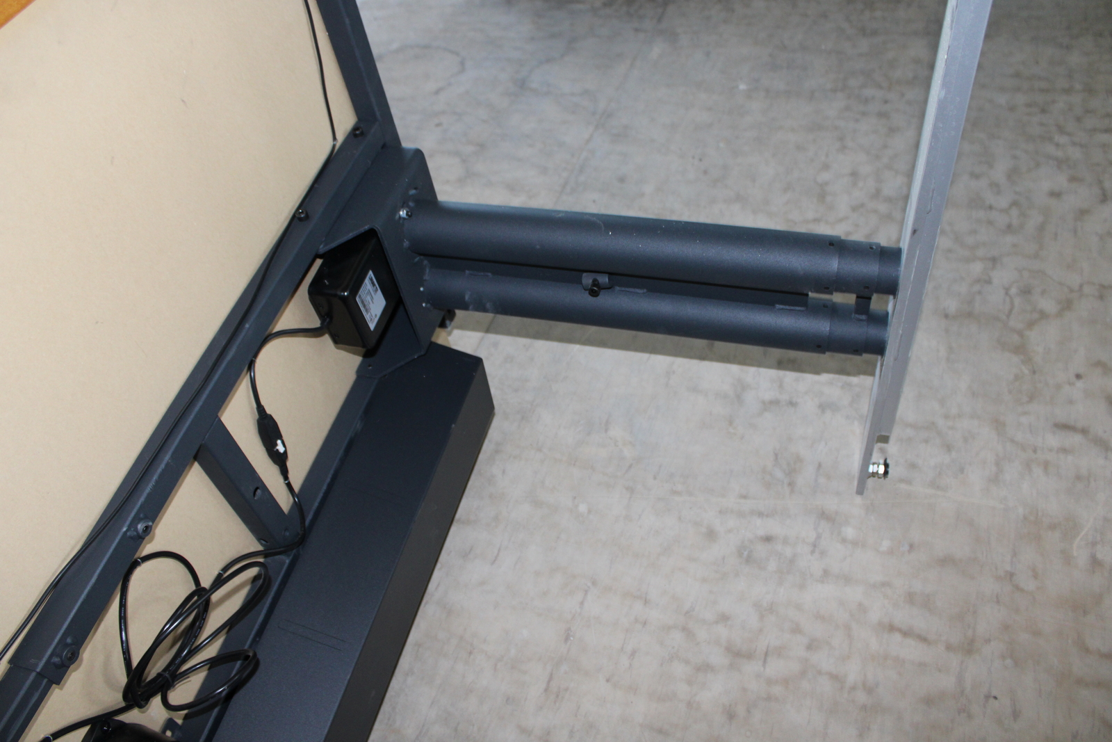 Electric height adjustable table 9