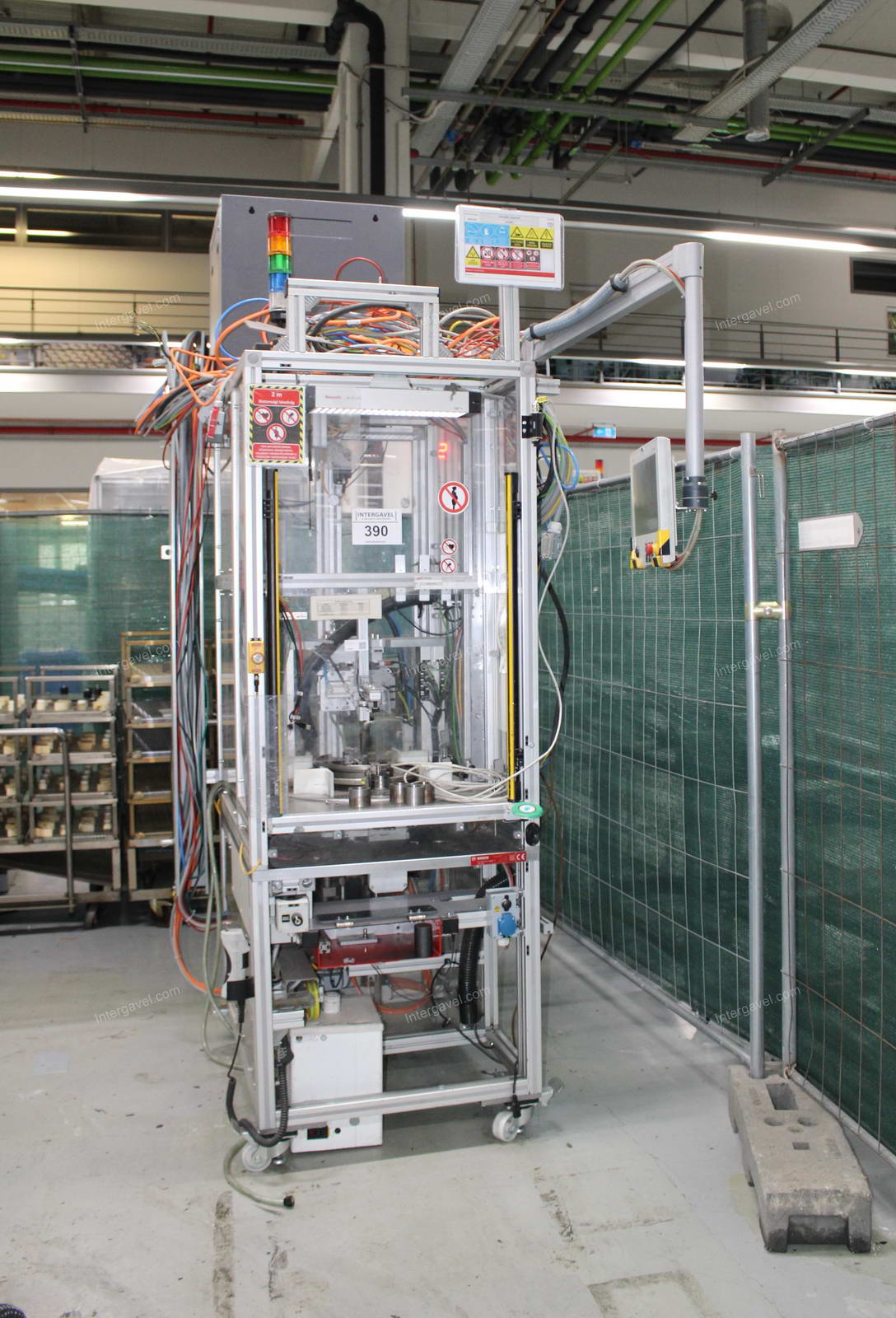 Szerelő munkahely (bontott) és villamos szekrény