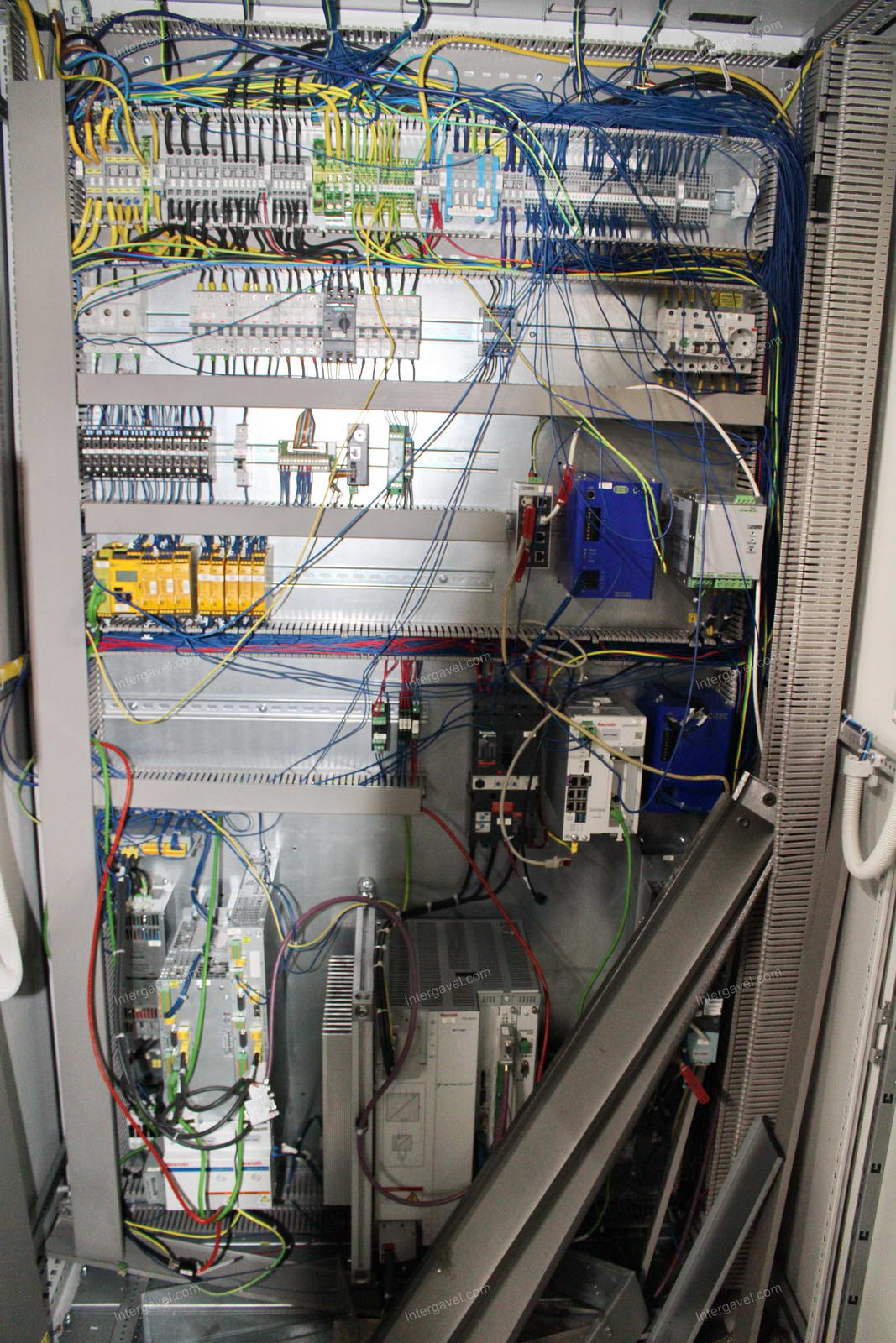 Szerelő munkahely (bontott) és villamos szekrény 19