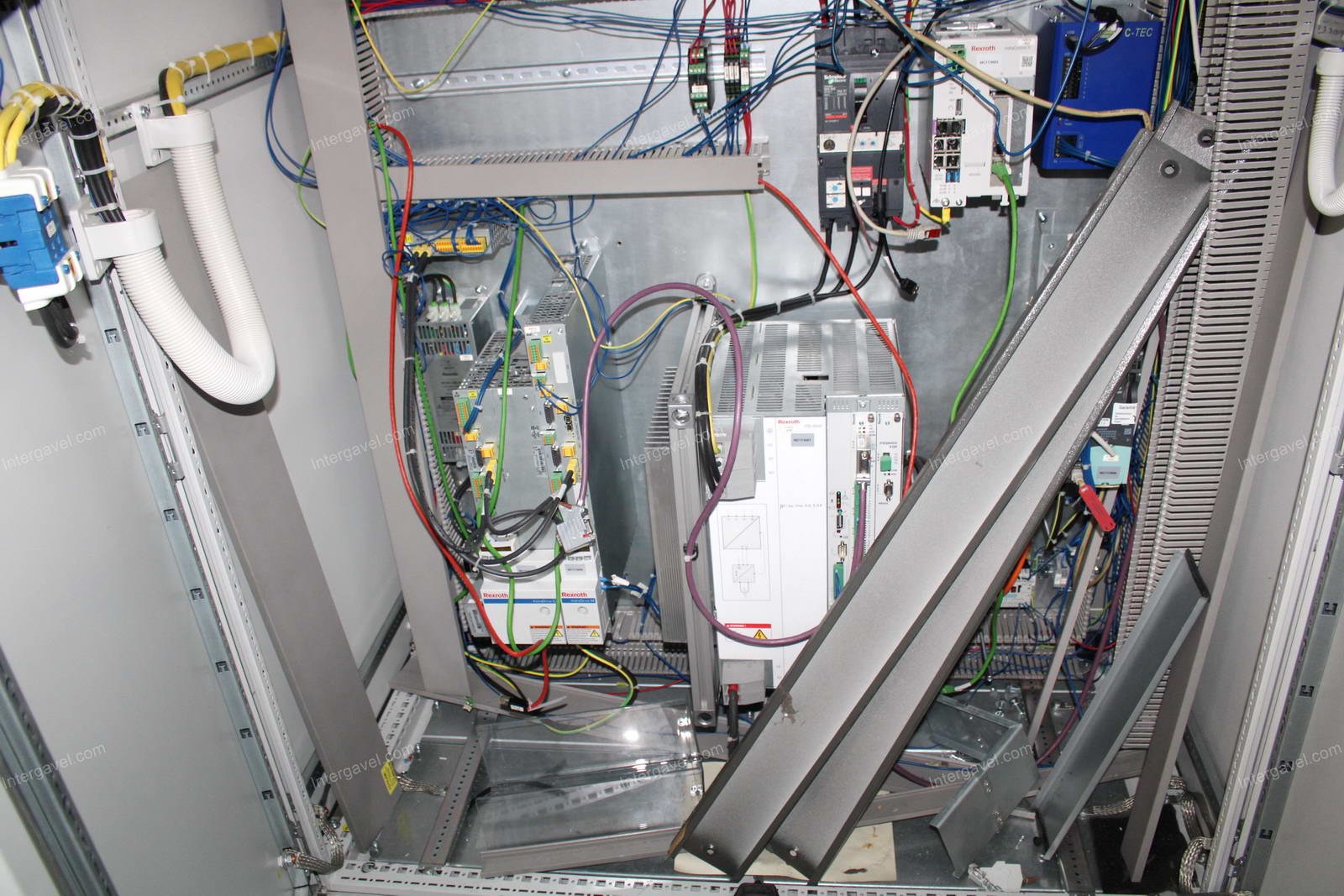 Szerelő munkahely (bontott) és villamos szekrény 20