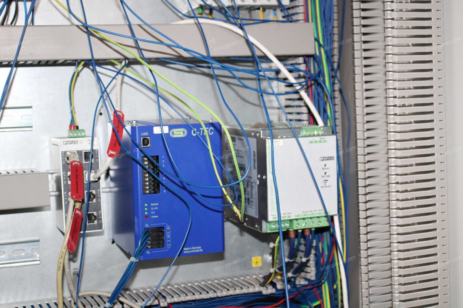 Szerelő munkahely (bontott) és villamos szekrény 25