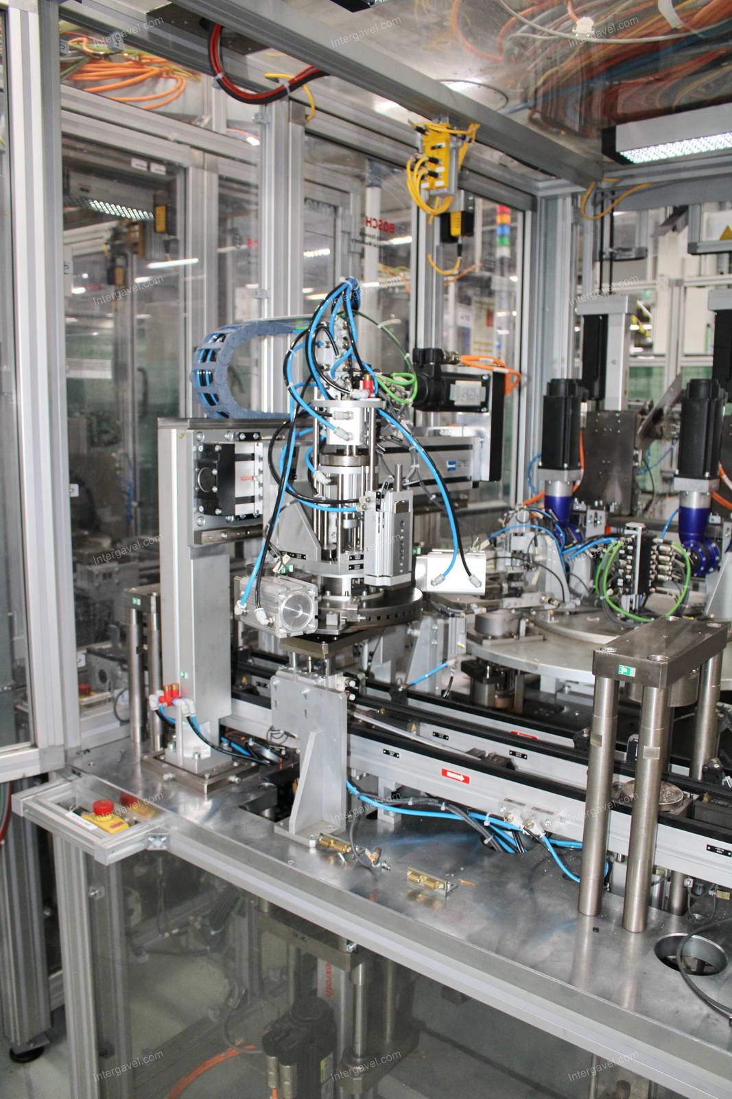 Szerelő munkahely (bontott) és villamos szekrény 7