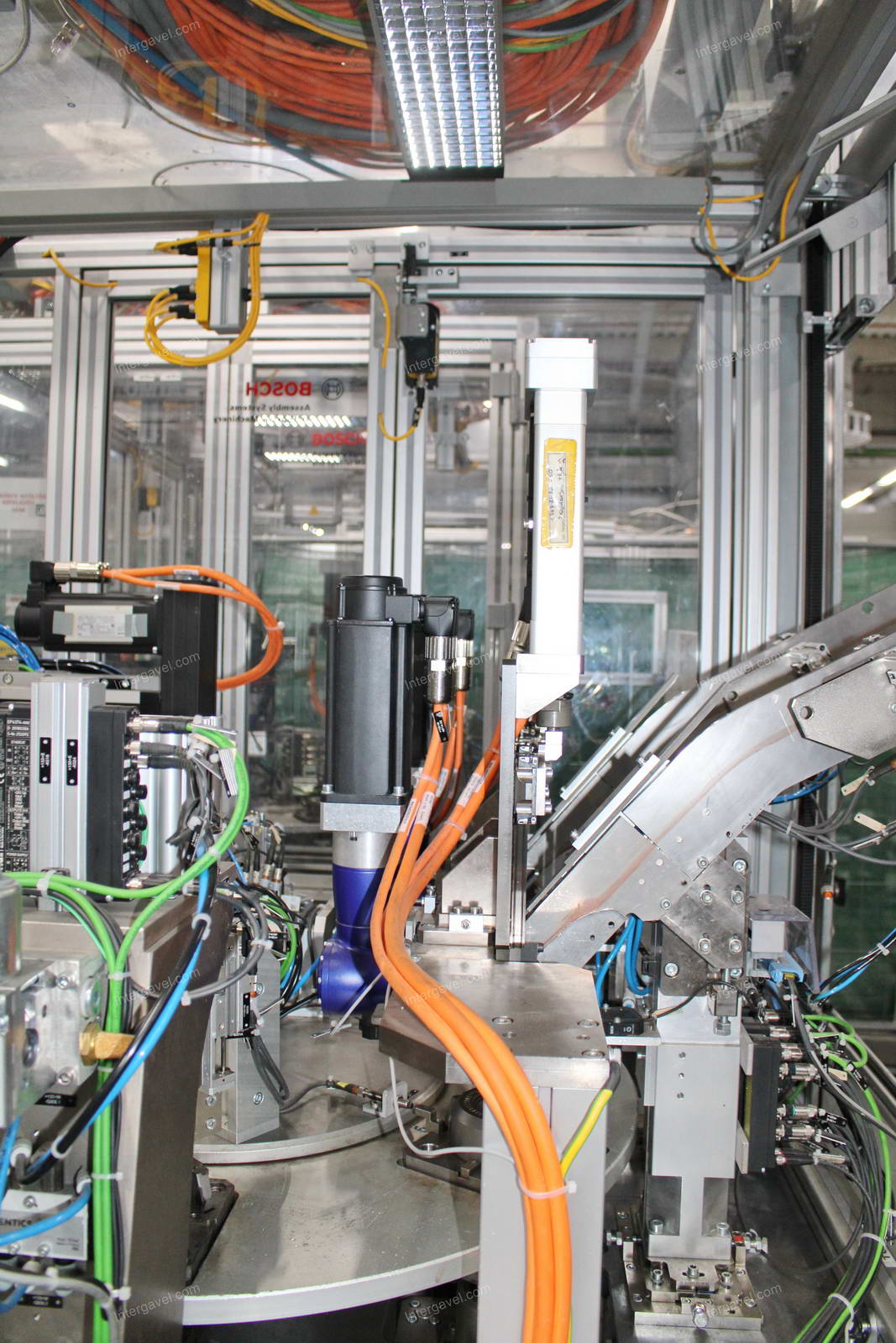 Szerelő munkahely (bontott) és villamos szekrény 13