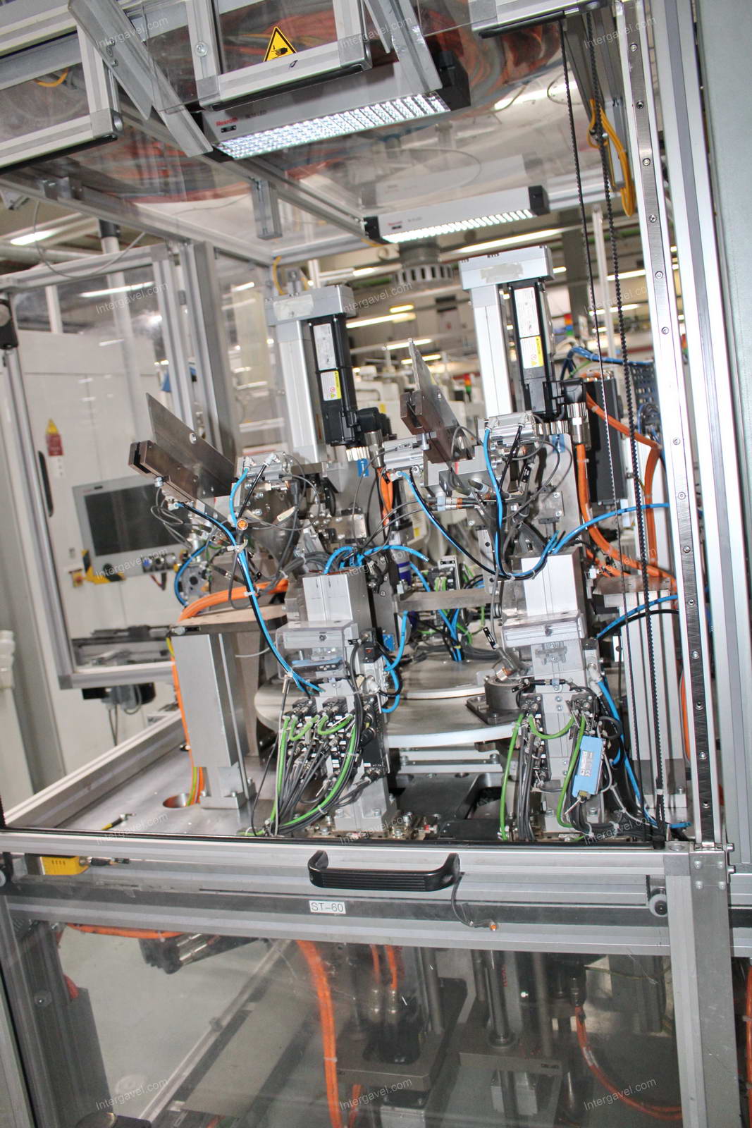 Szerelő munkahely (bontott) és villamos szekrény 20