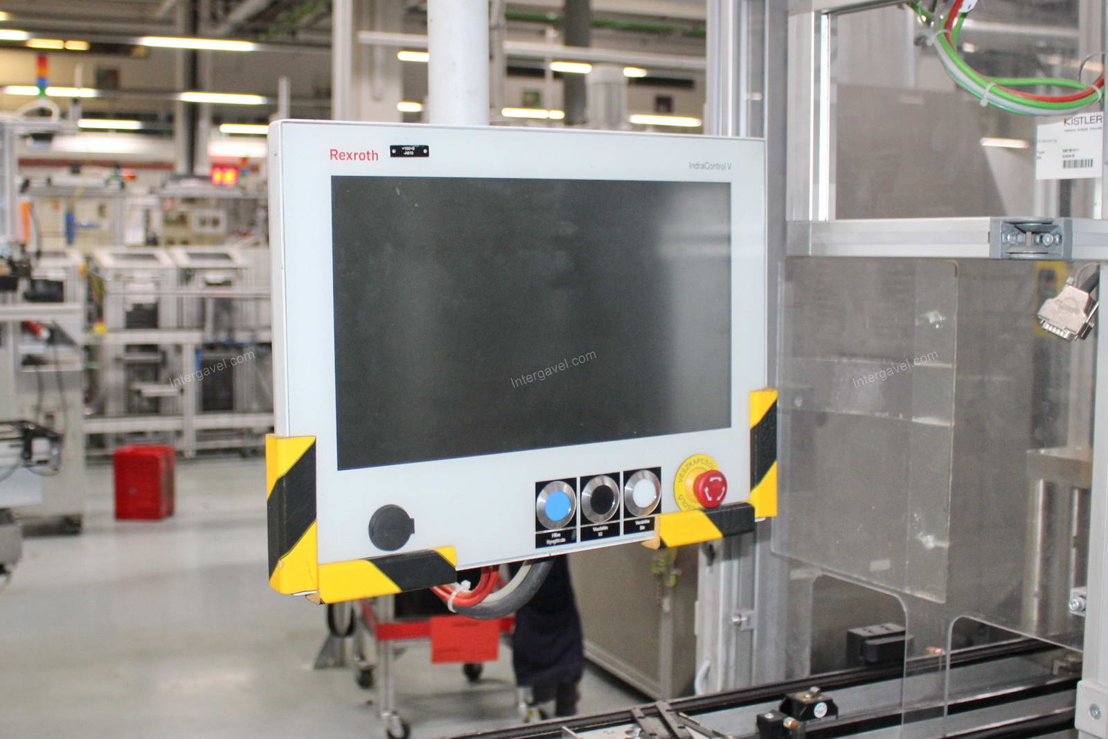 Szerelő munkahely (bontott) és villamos szekrény 24