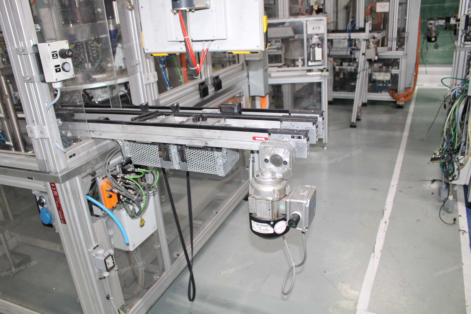 Szerelő munkahely (bontott) és villamos szekrény 25