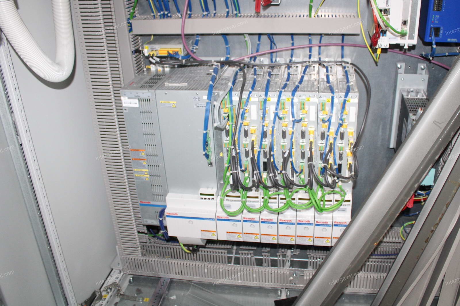 Szerelő munkahely (bontott) és villamos szekrény 38