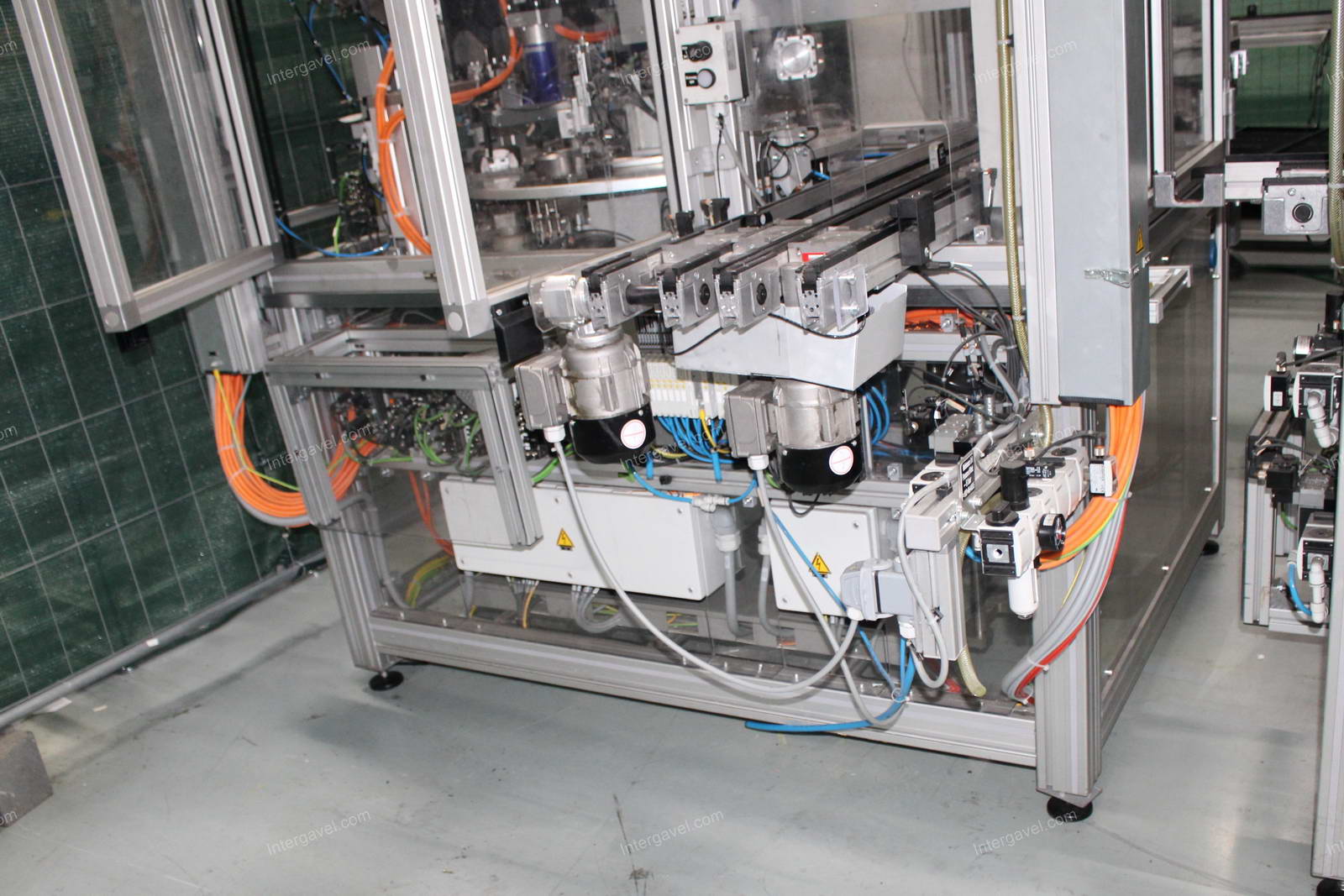 Szerelő munkahely (bontott) és villamos szekrény 17