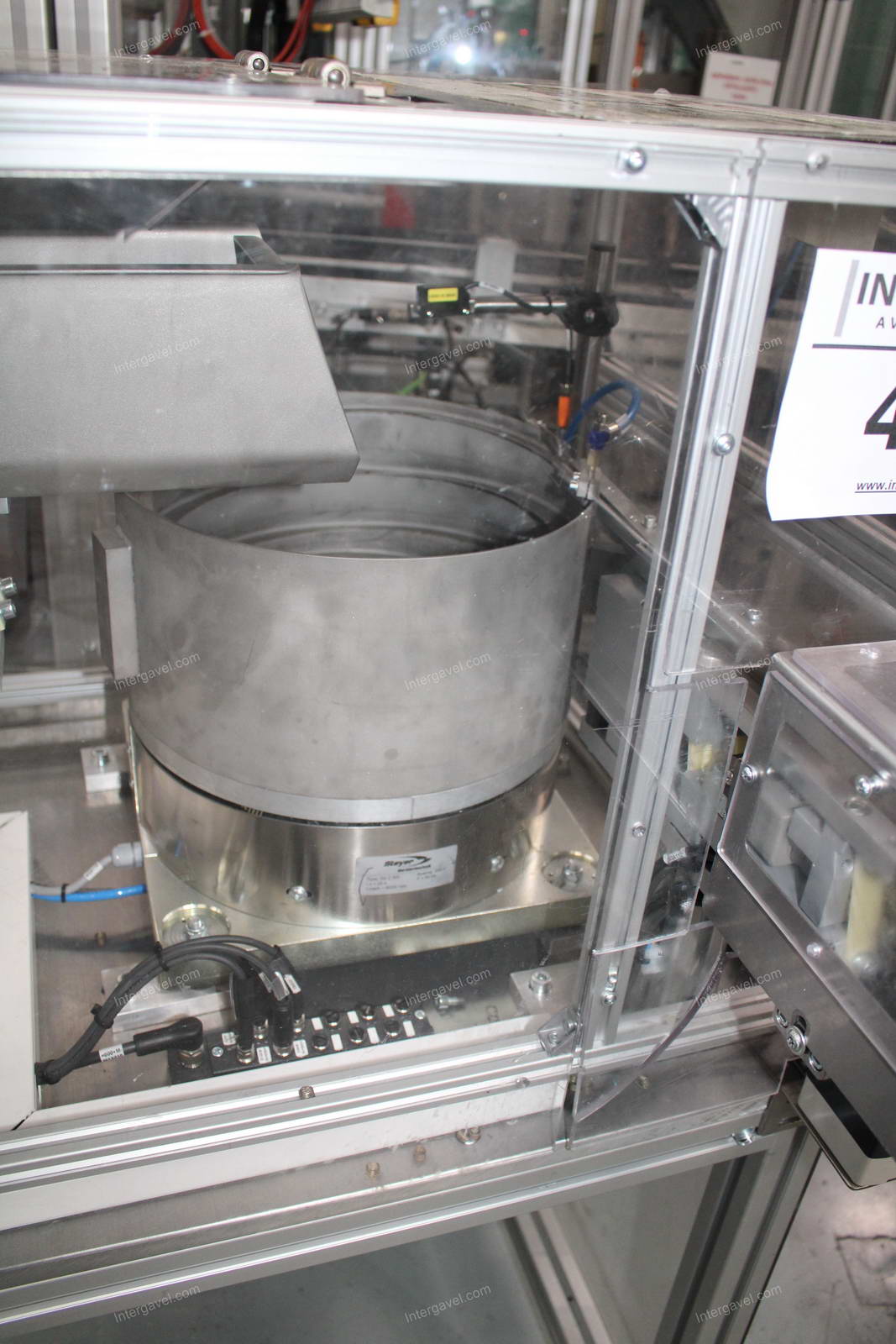 Vibrációs adagoló és szerelő munkahely (bontott)  3