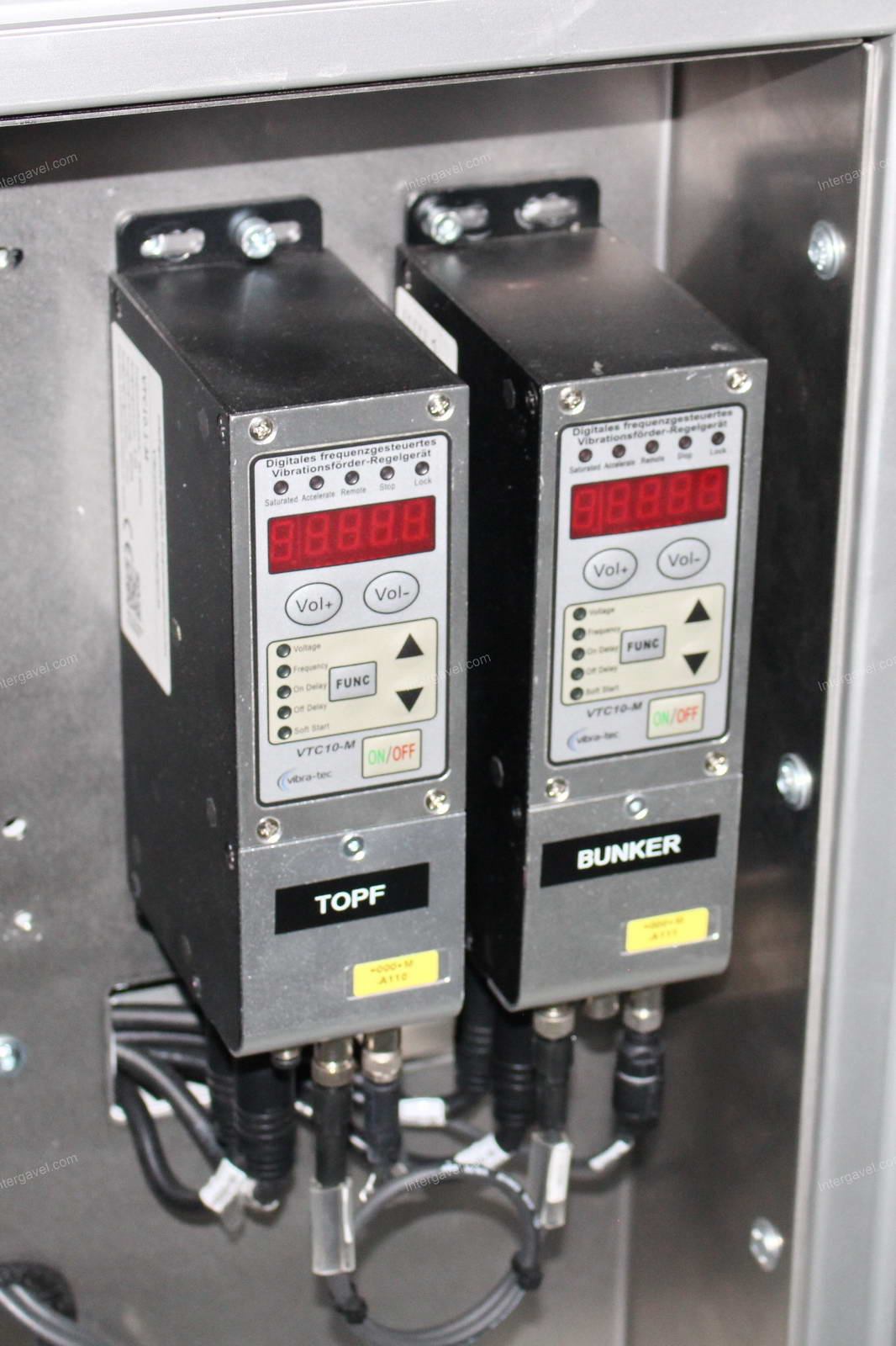 Vibrációs adagoló és szerelő munkahely (bontott)  9