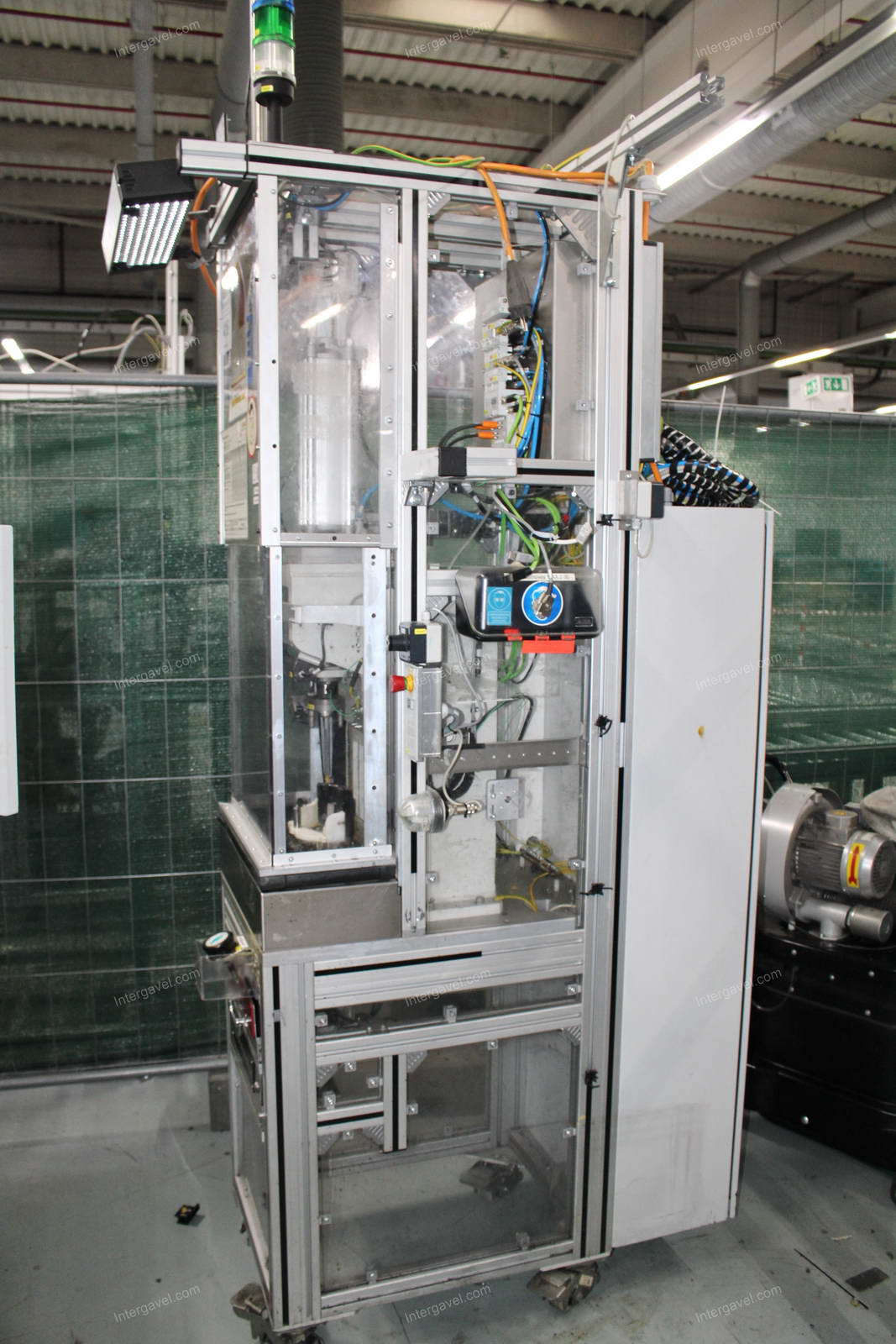 Vibrációs adagoló és szerelő munkahely (bontott)  11