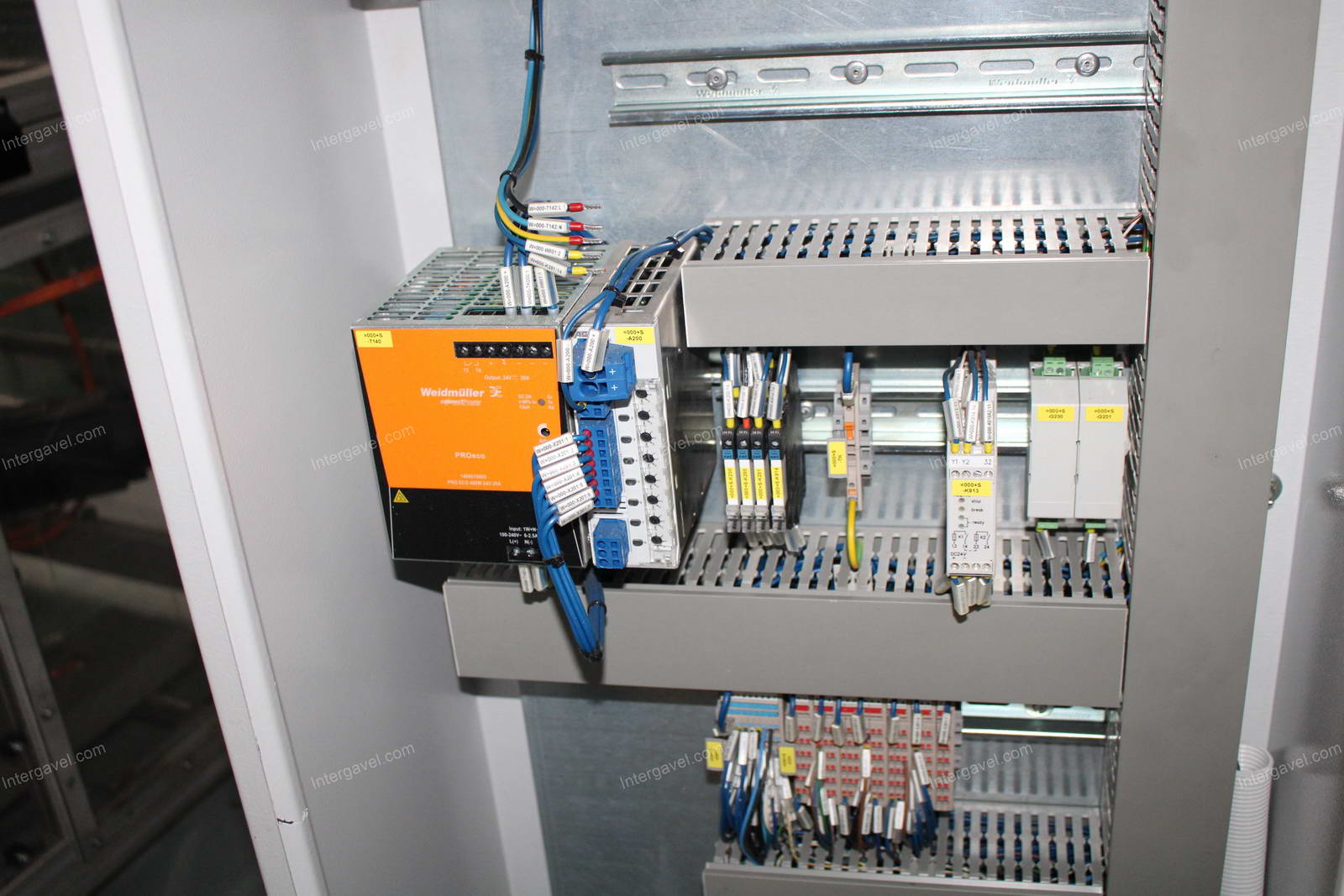 Vibrációs adagoló és szerelő munkahely (bontott)  17