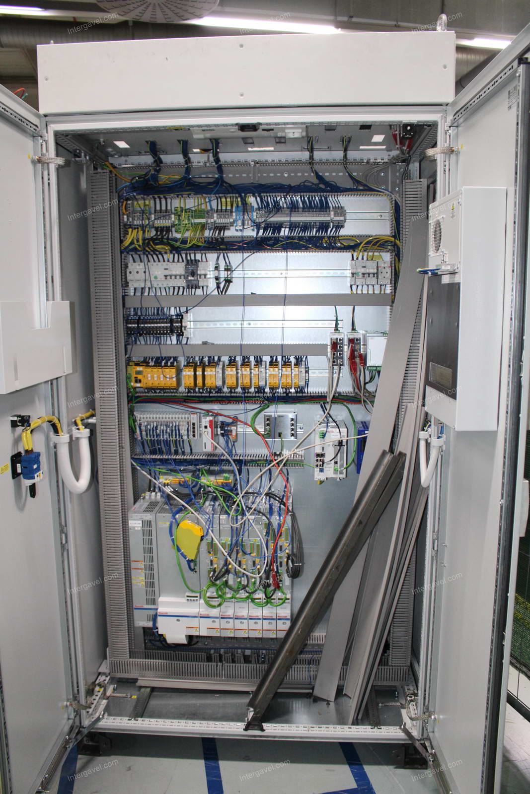 Szerelő állomás (bontott) és villamos szekrény 18