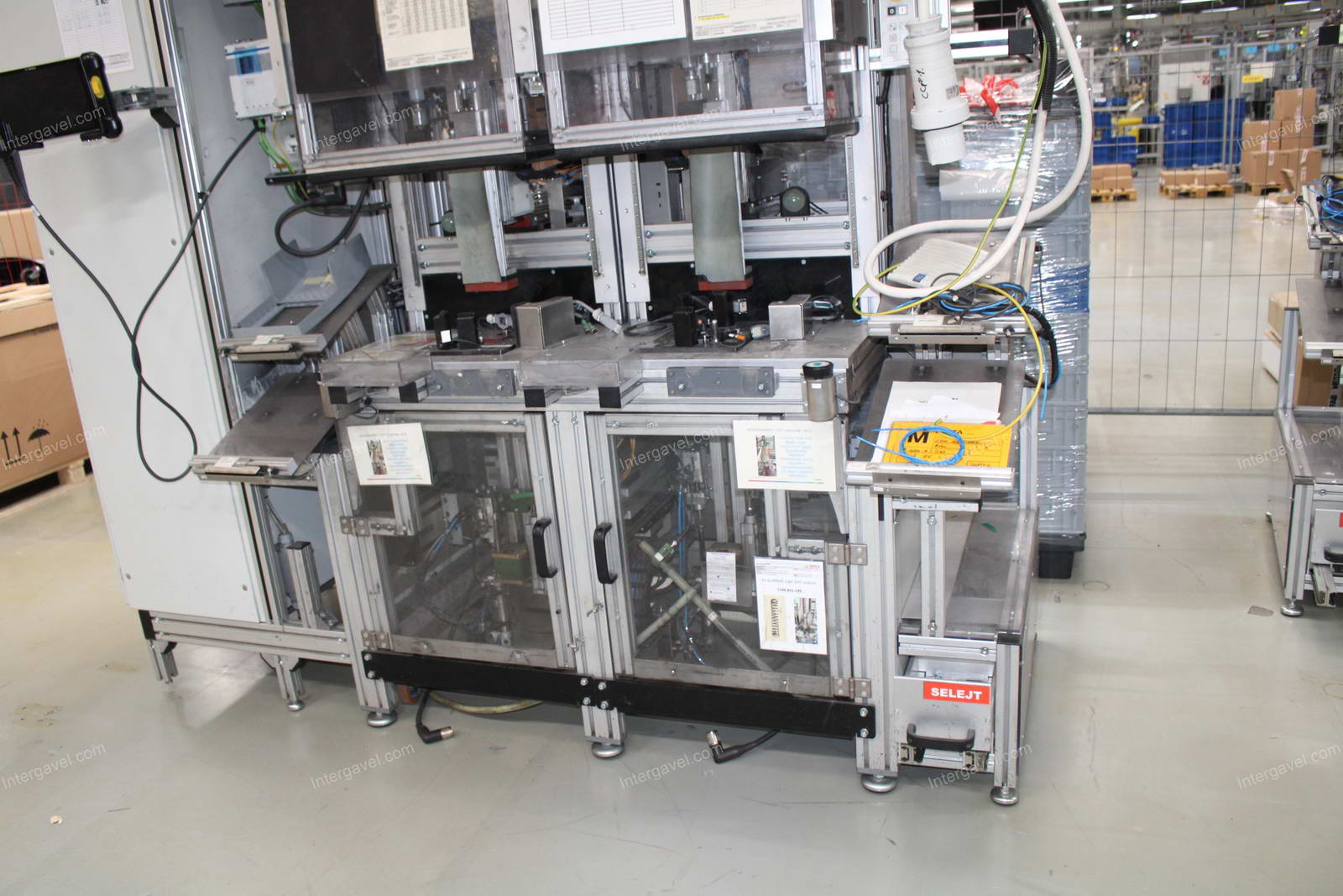 Szerelő munkahely (bontott) és vibrációs adagoló  4