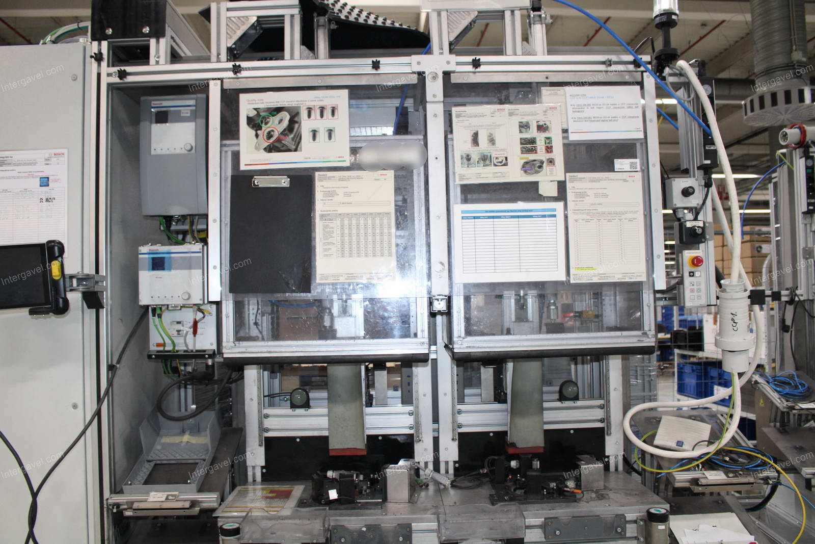 Szerelő munkahely (bontott) és vibrációs adagoló  11