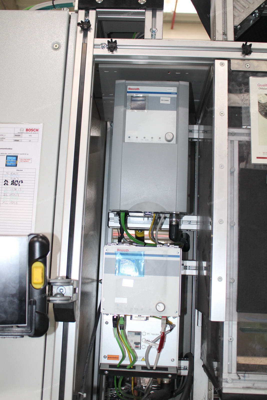 Szerelő munkahely (bontott) és vibrációs adagoló  12