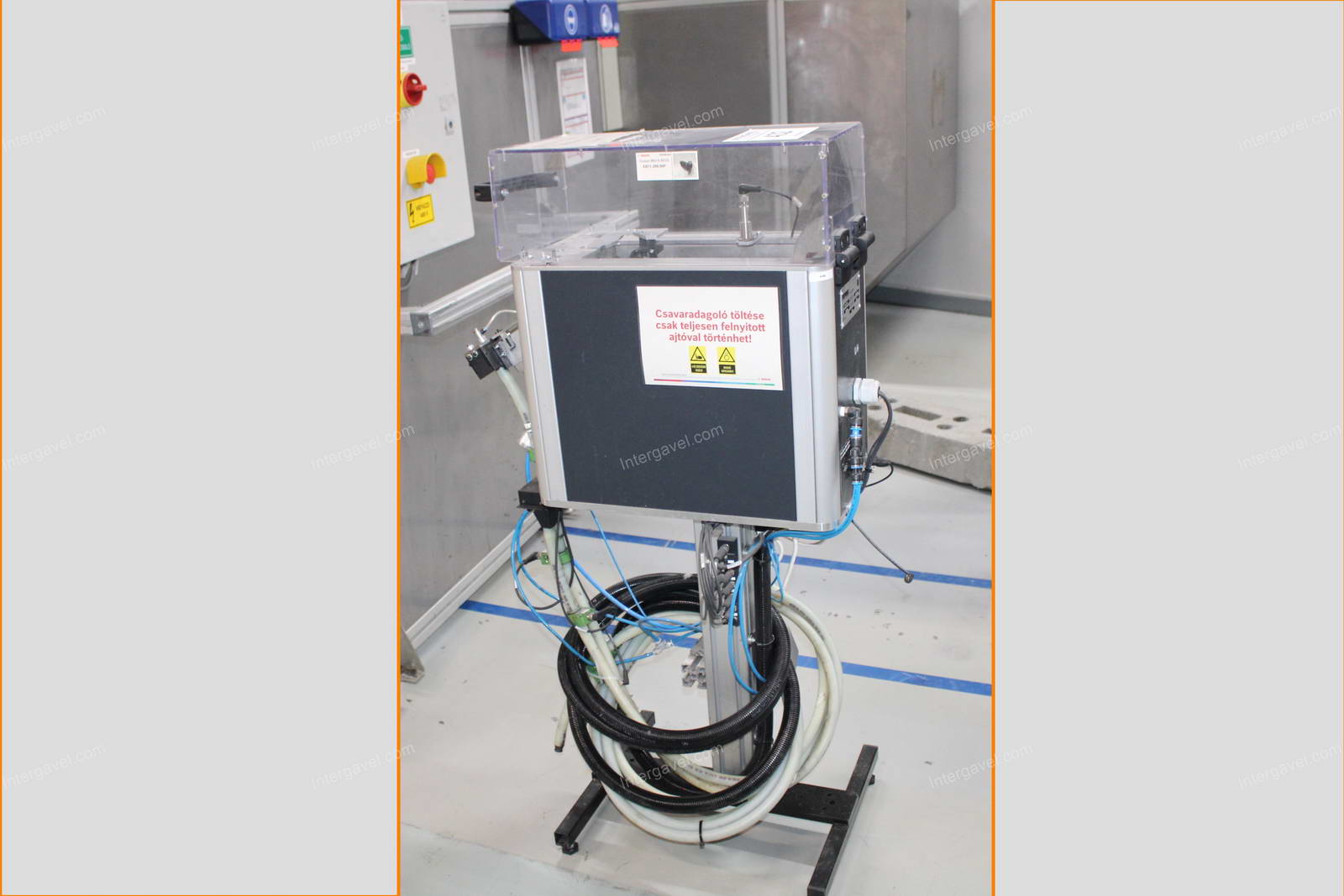 Szerelő munkahely (bontott) és vibrációs adagoló  25