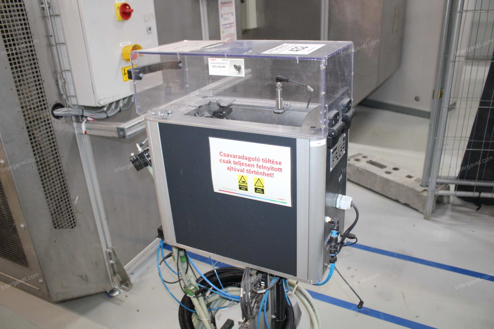 Szerelő munkahely (bontott) és vibrációs adagoló  30