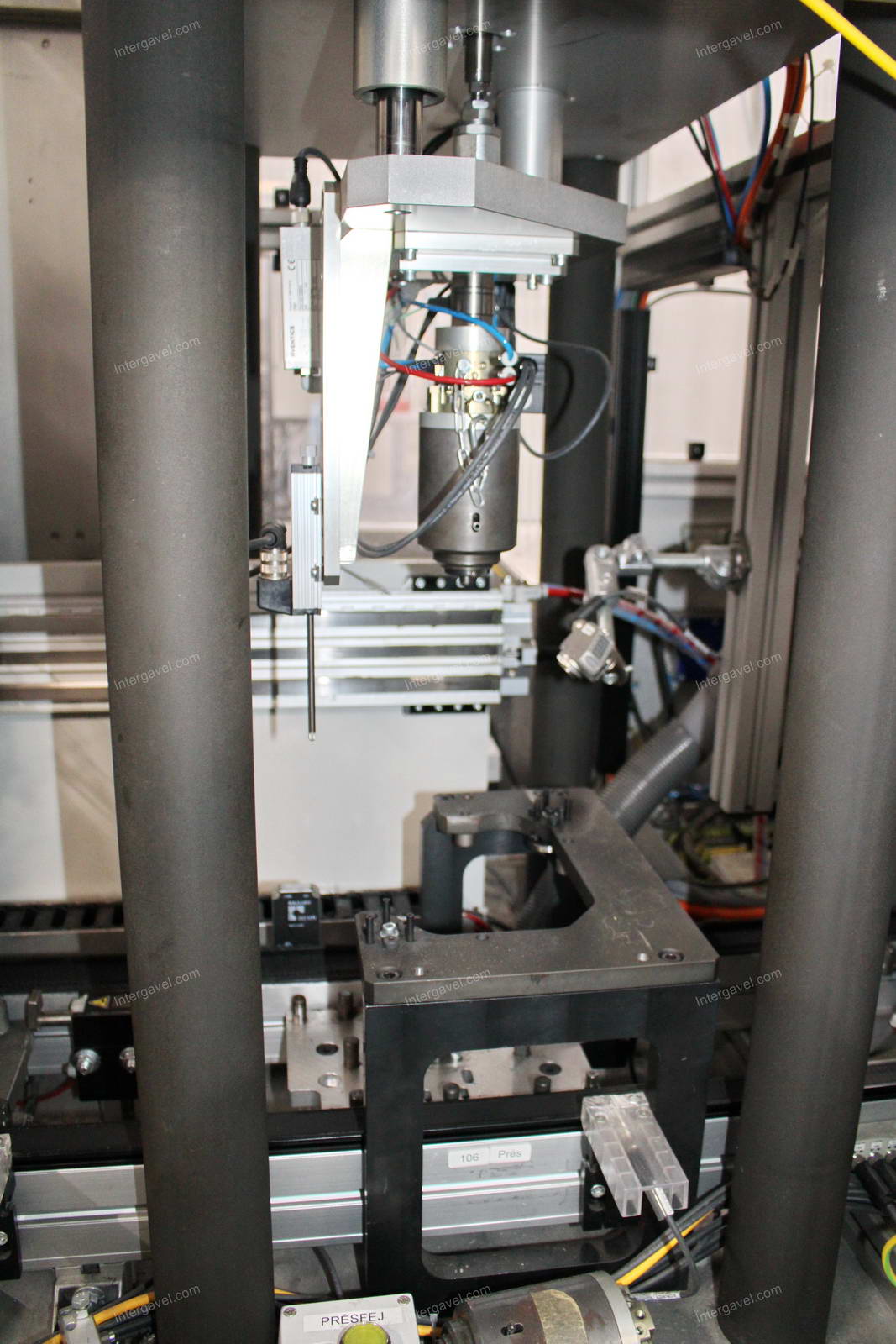 Szerelő munkahely (bontott) és elszívó 9