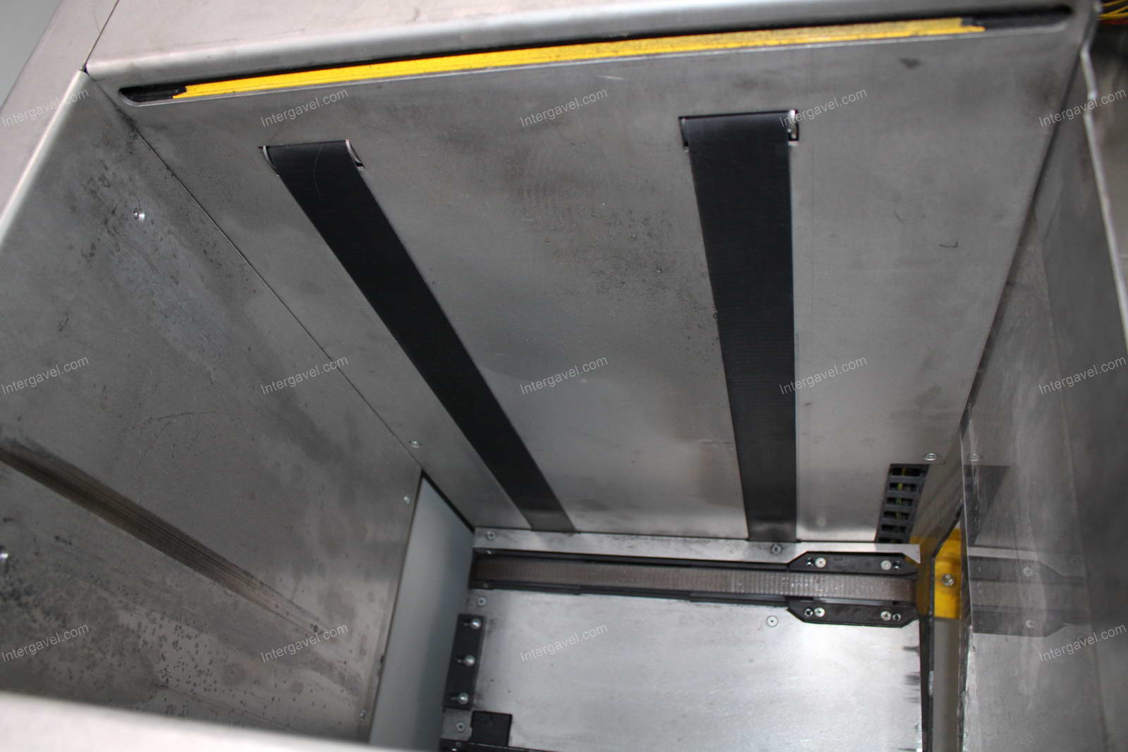 Szerelő munkahely (bontott) és elszívó 31