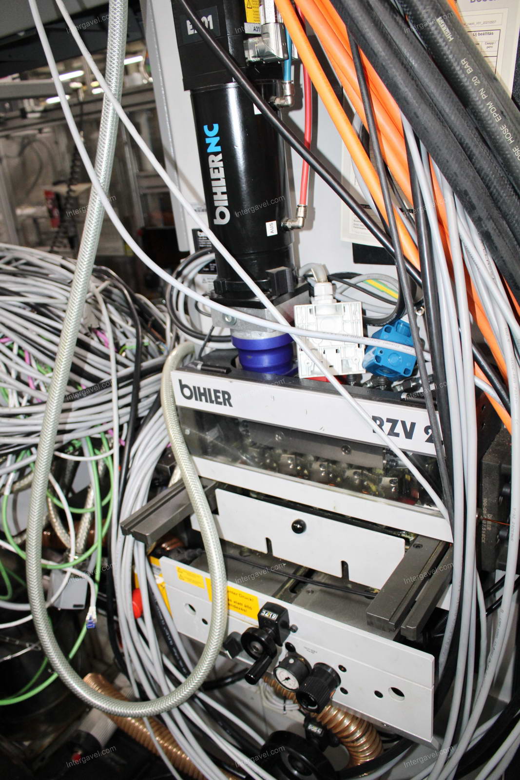 Drót hajlító, lapító és csupaszoló berendezés 7