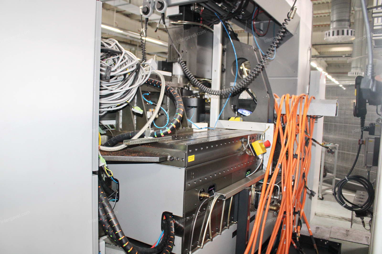 Drót hajlító, lapító és csupaszoló berendezés 10