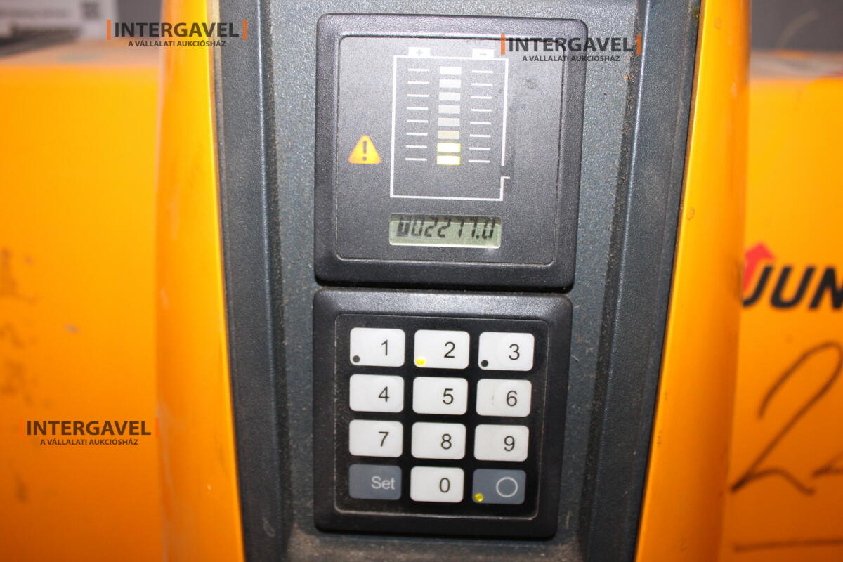 Gyalogkíséretű targonca 3