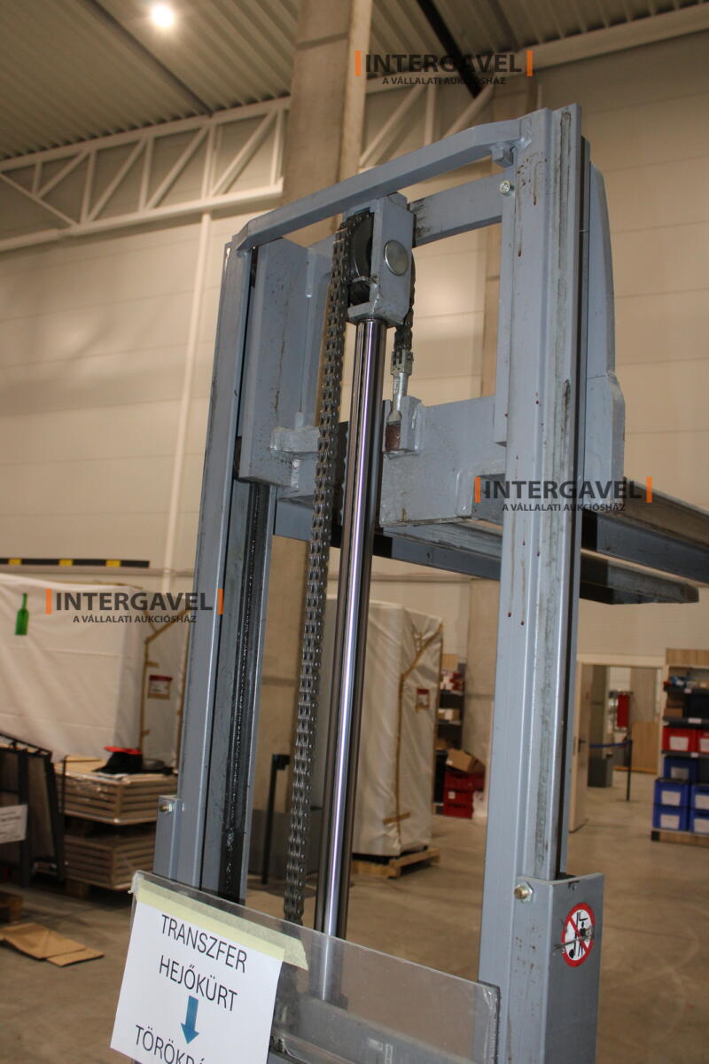 Gyalogkíséretű targonca 9