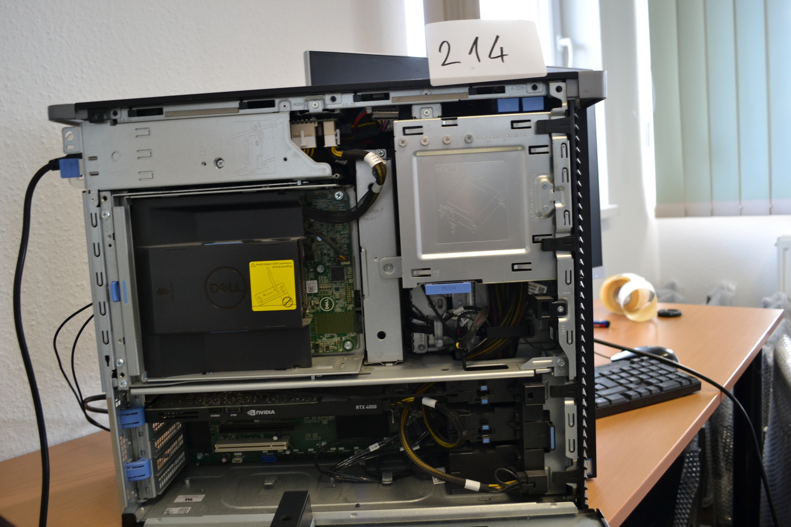 Dell Precision 7820 - Munkaállomás 3