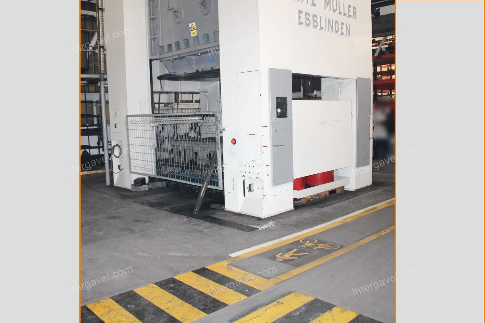 Présgép 1000 tonna 14