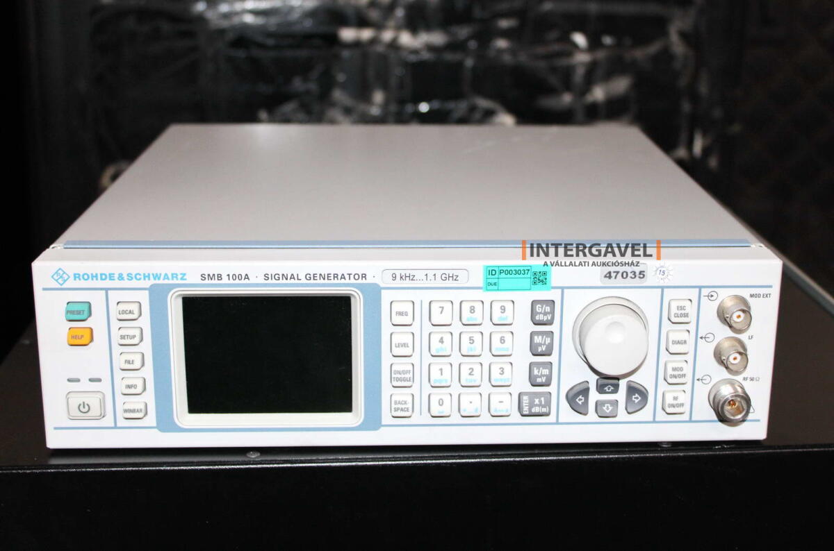 Signal generator (Rohde & Schwarz, SMB 100 A) és egyéb műszerek