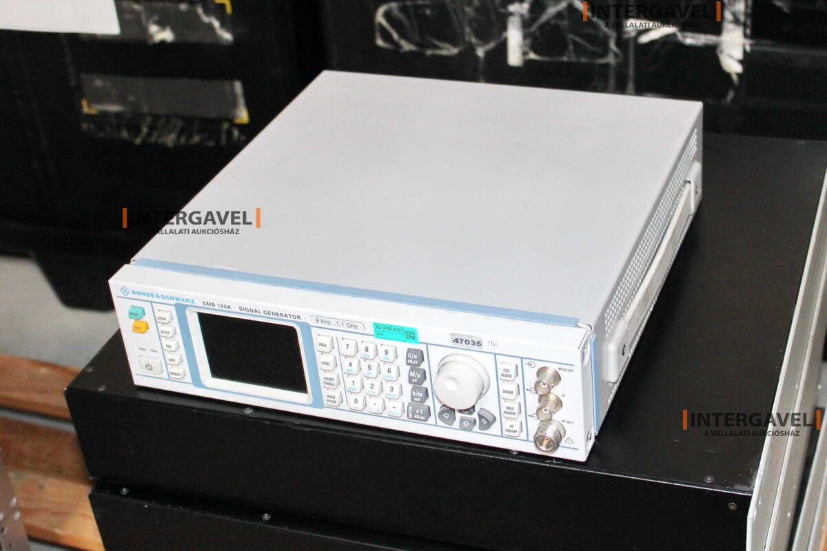 Signal generator (Rohde & Schwarz, SMB 100 A) és egyéb műszerek 4