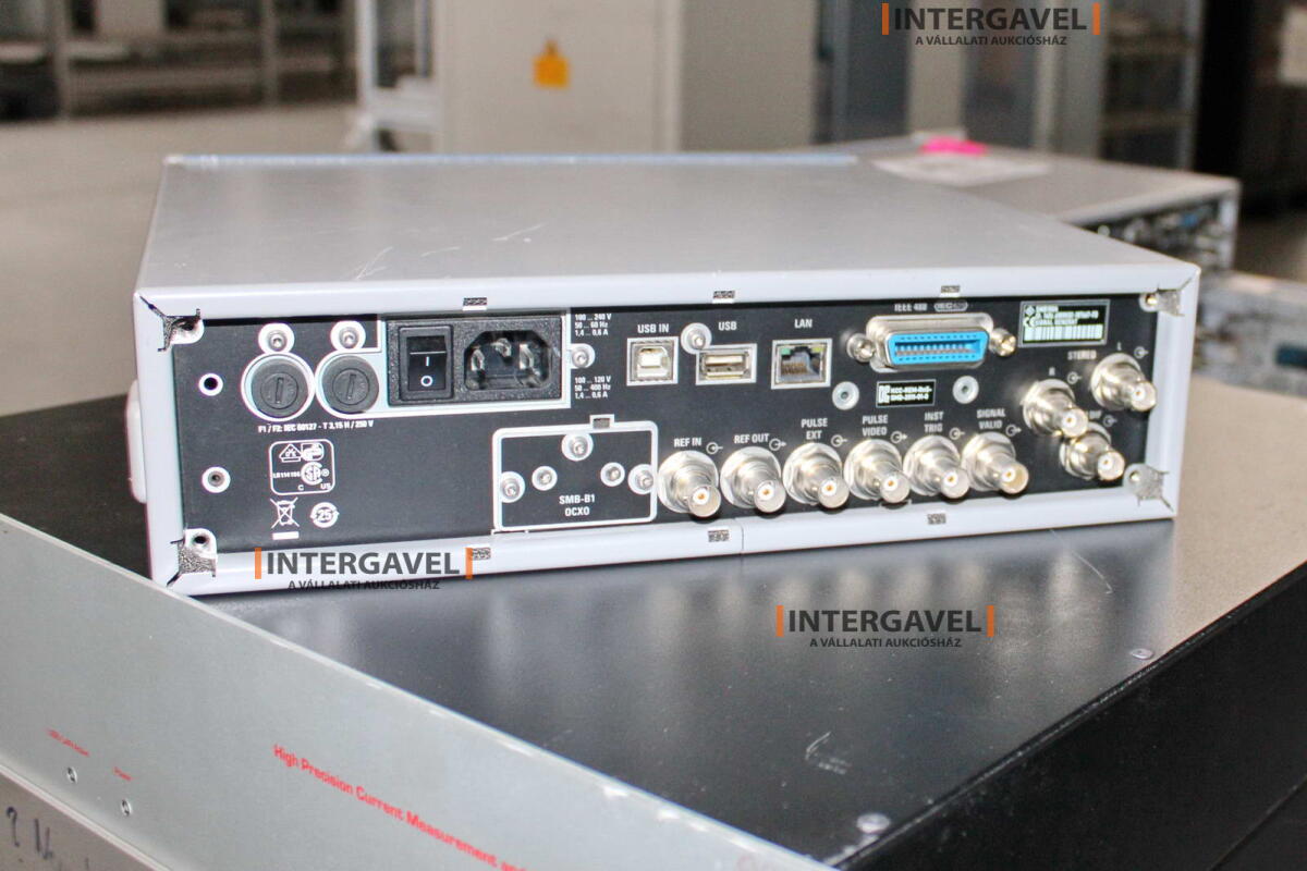 Signal generator (Rohde & Schwarz, SMB 100 A) és egyéb műszerek 6