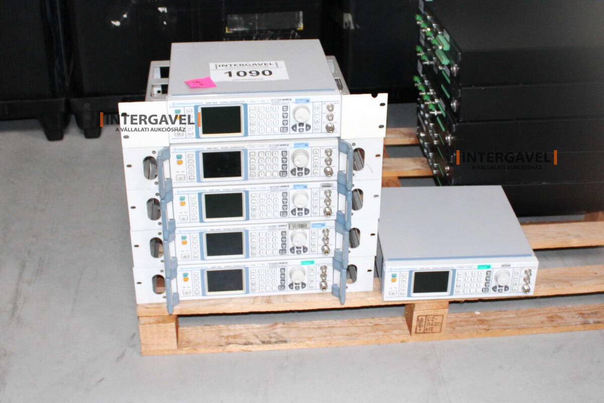 Signal generator (Rohde & Schwarz, SMB 100 A) és egyéb műszerek 7