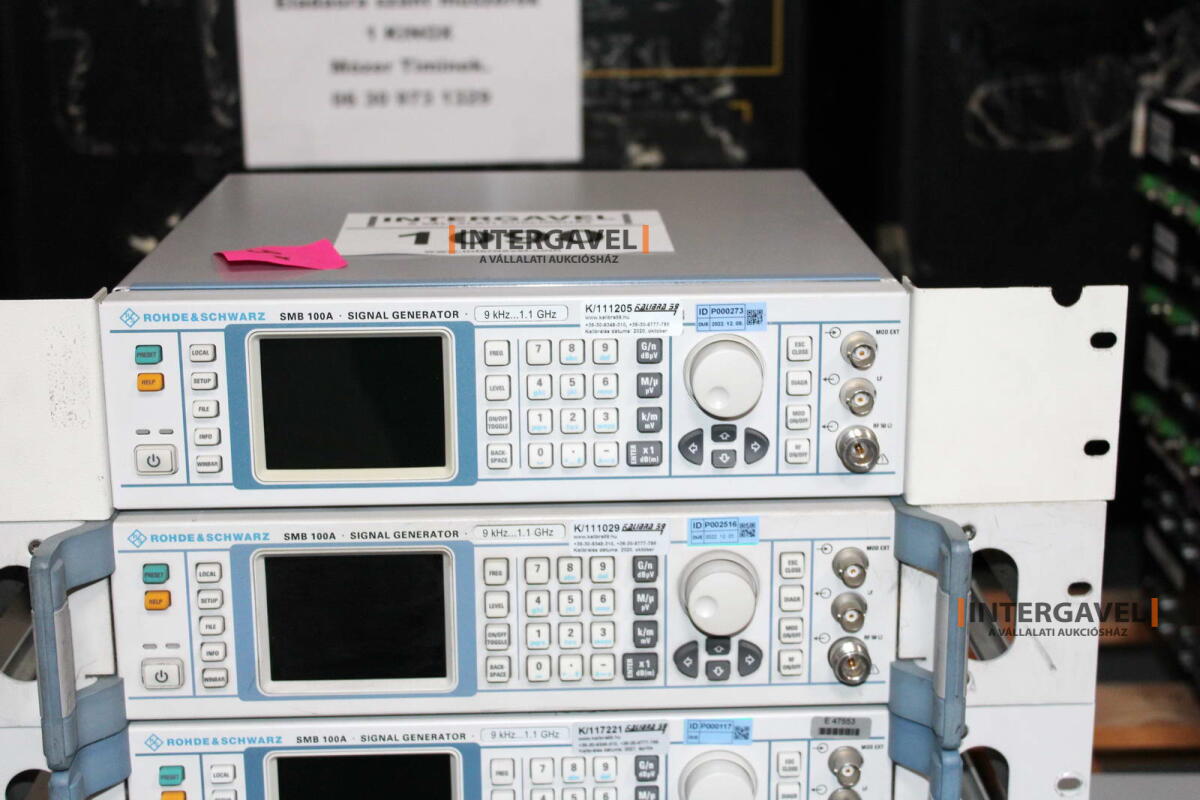 Signal generator (Rohde & Schwarz, SMB 100 A) és egyéb műszerek 9