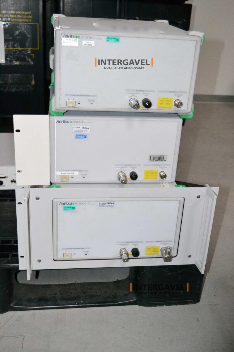 Signal generator (Rohde & Schwarz, SMB 100 A) és egyéb műszerek 19