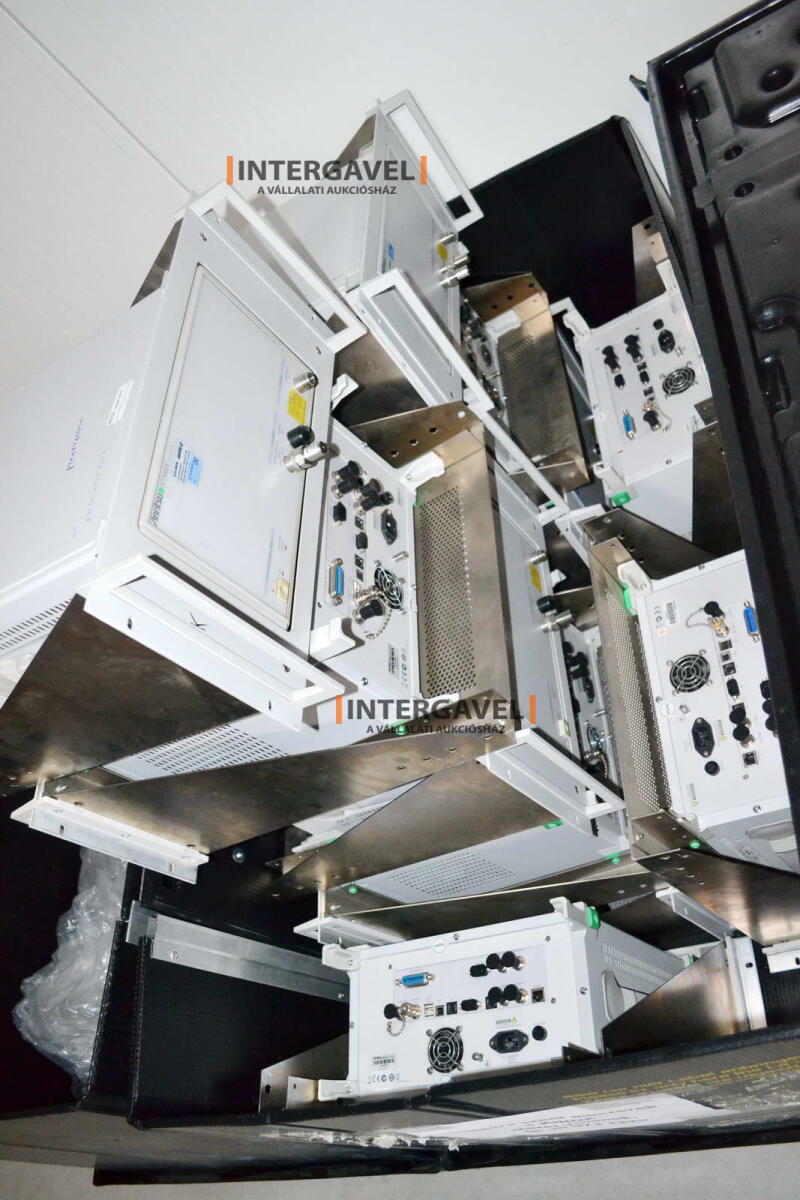 Signal generator (Rohde & Schwarz, SMB 100 A) és egyéb műszerek 20