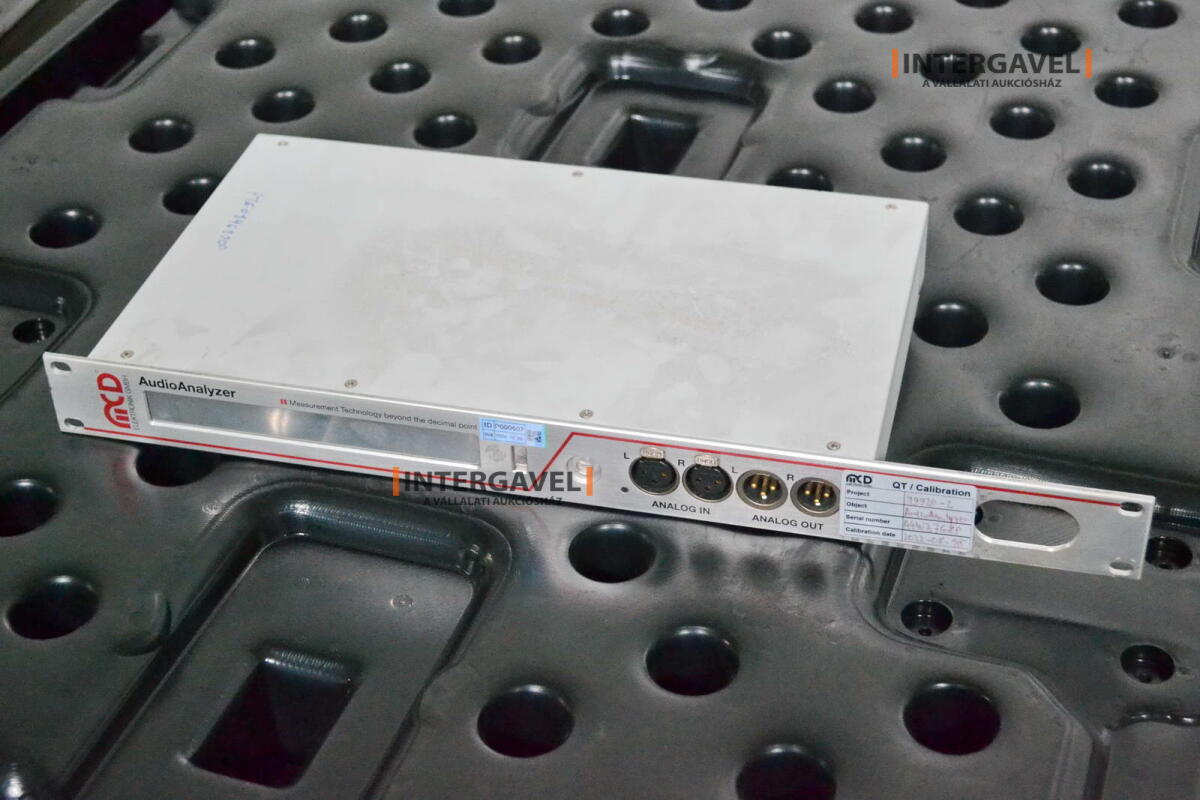 Signal generator (Rohde & Schwarz, SMB 100 A) és egyéb műszerek 21