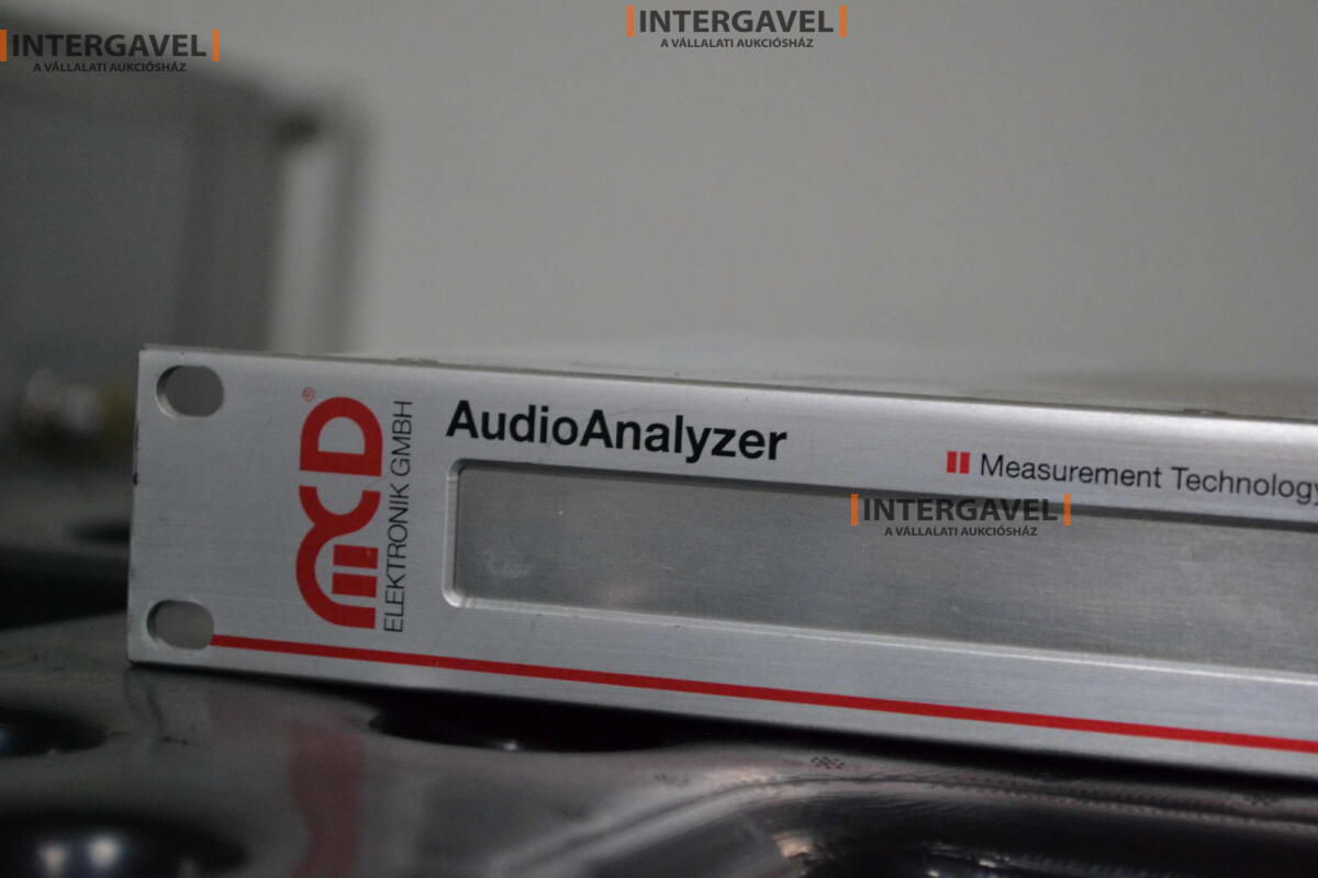 Signal generator (Rohde & Schwarz, SMB 100 A) és egyéb műszerek 22