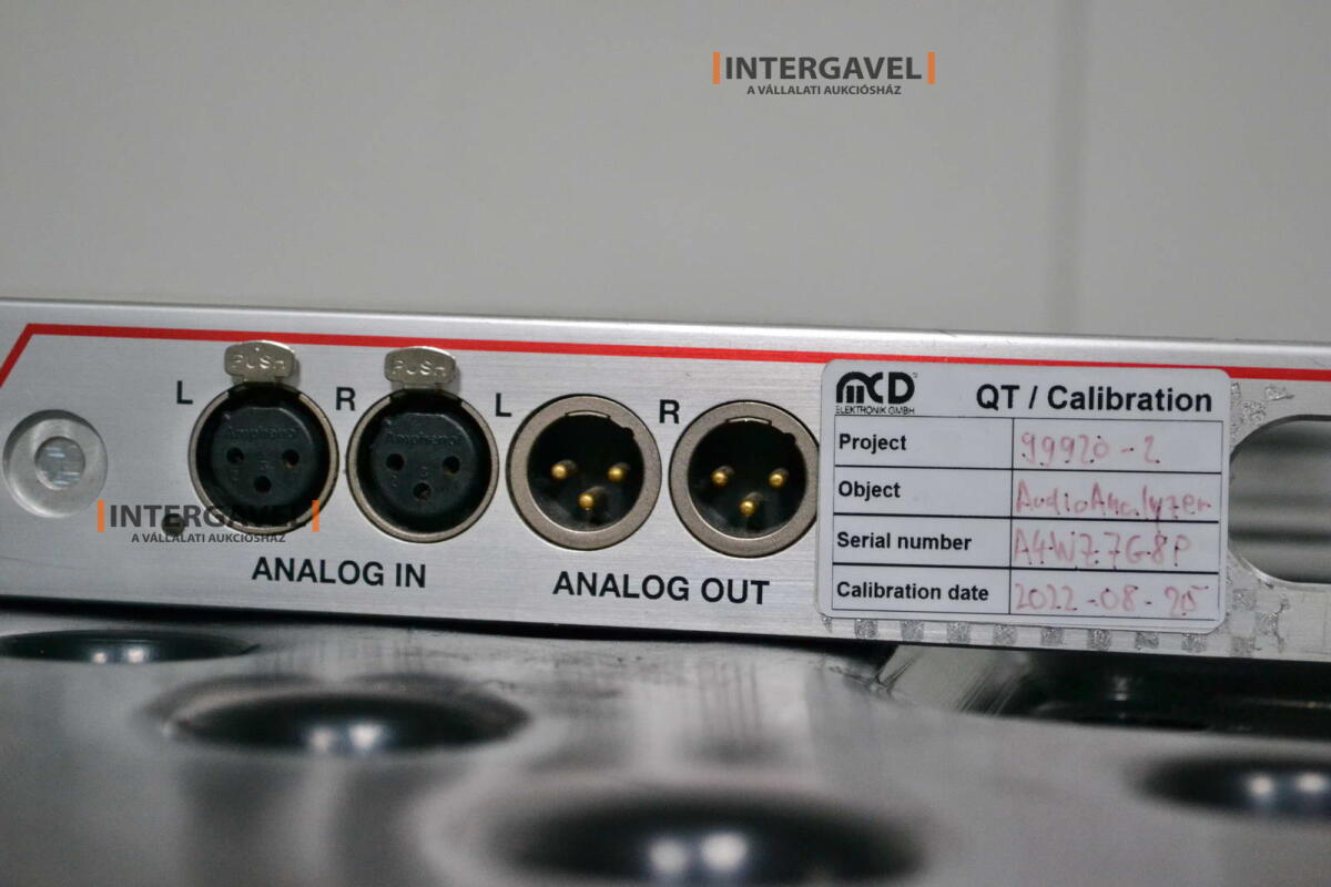Signal generator (Rohde & Schwarz, SMB 100 A) és egyéb műszerek 23