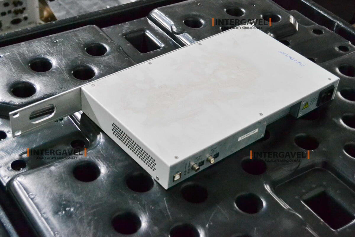 Signal generator (Rohde & Schwarz, SMB 100 A) és egyéb műszerek 24