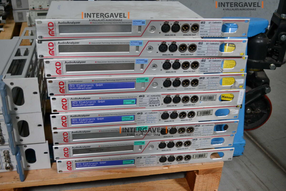 Signal generator (Rohde & Schwarz, SMB 100 A) és egyéb műszerek 27