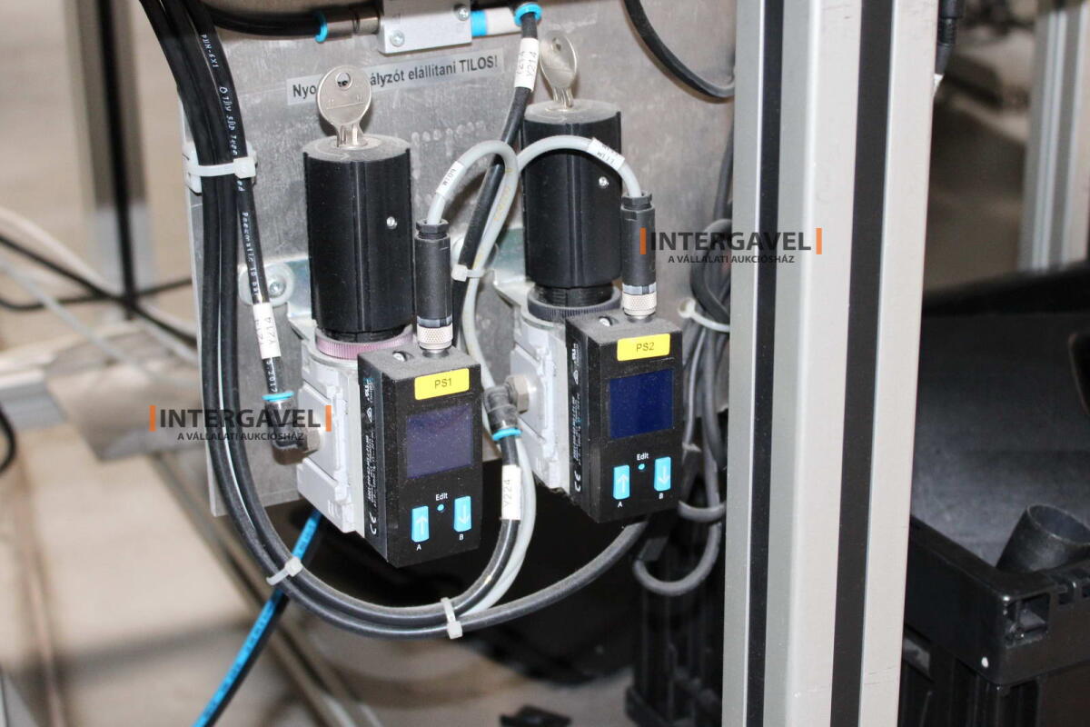 Bontott szerelő munkahely 13