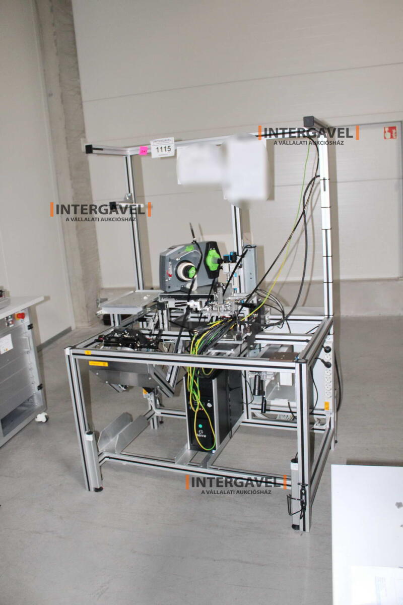 Bontott szerelő munkahely