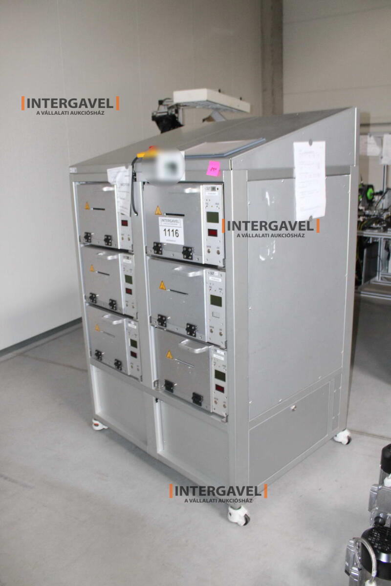 Bontott teszt szekrény