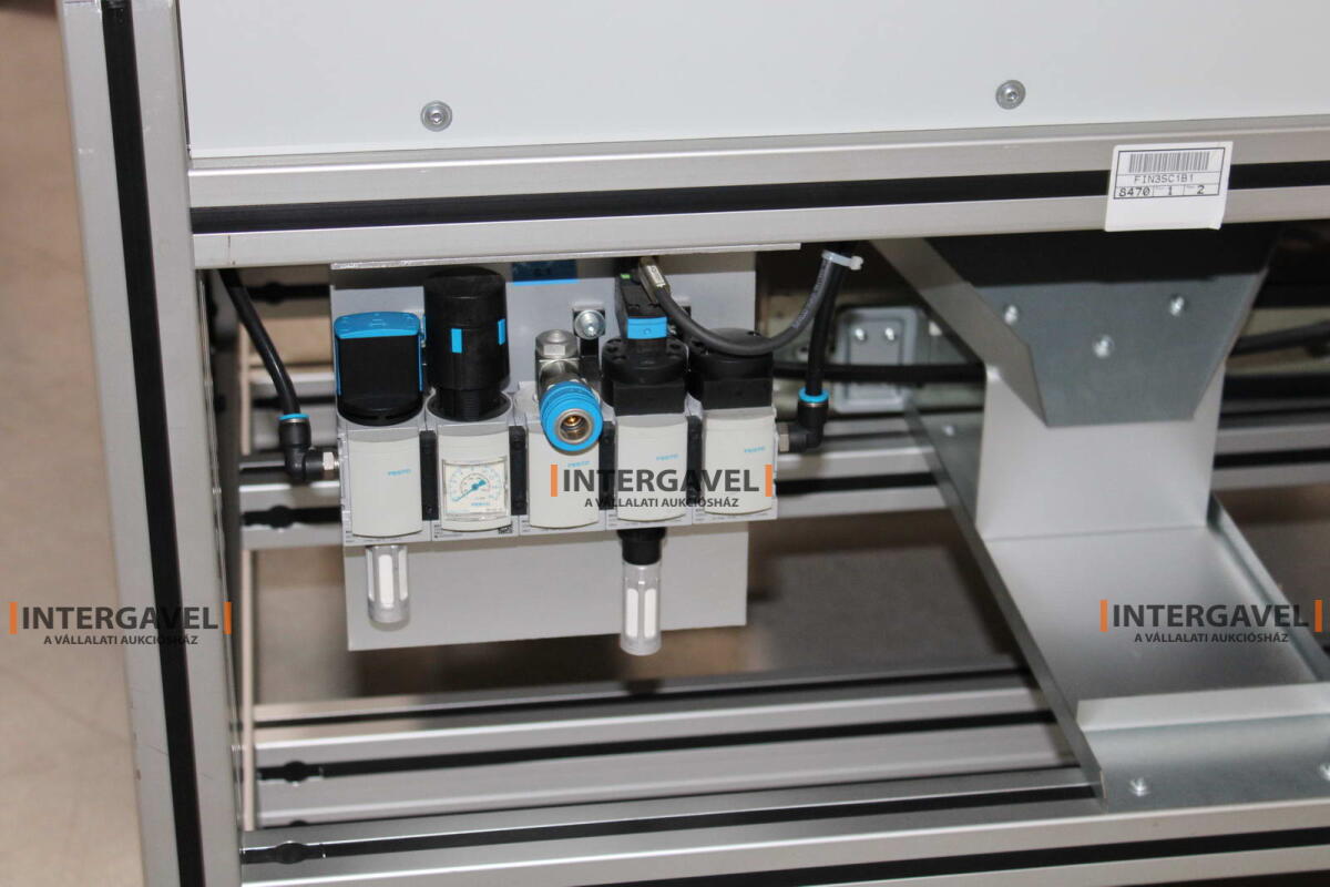 Bontott szerelő munkahely 22