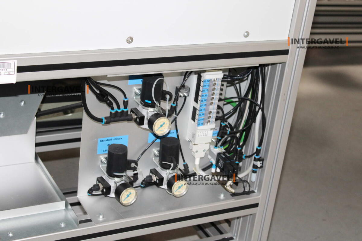 Bontott szerelő munkahely 23